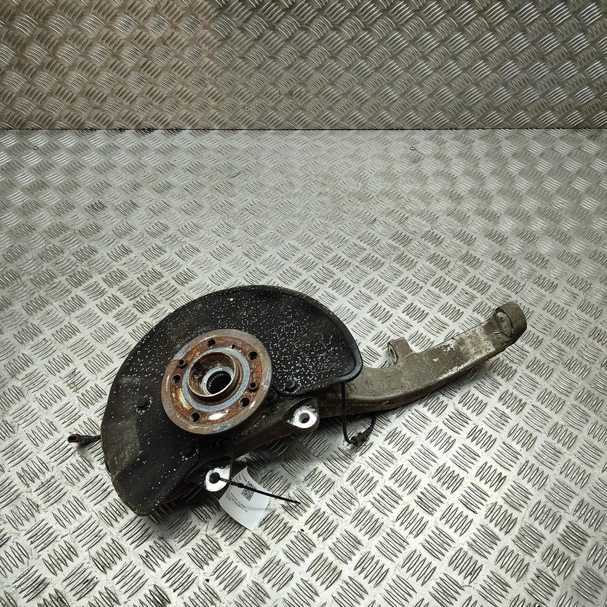 Mercedes-Benz ML / GLE (W166) Front Left Wheel Hub Front Left Wheel Hub — MERCEDES BENZ GLE (W166)...