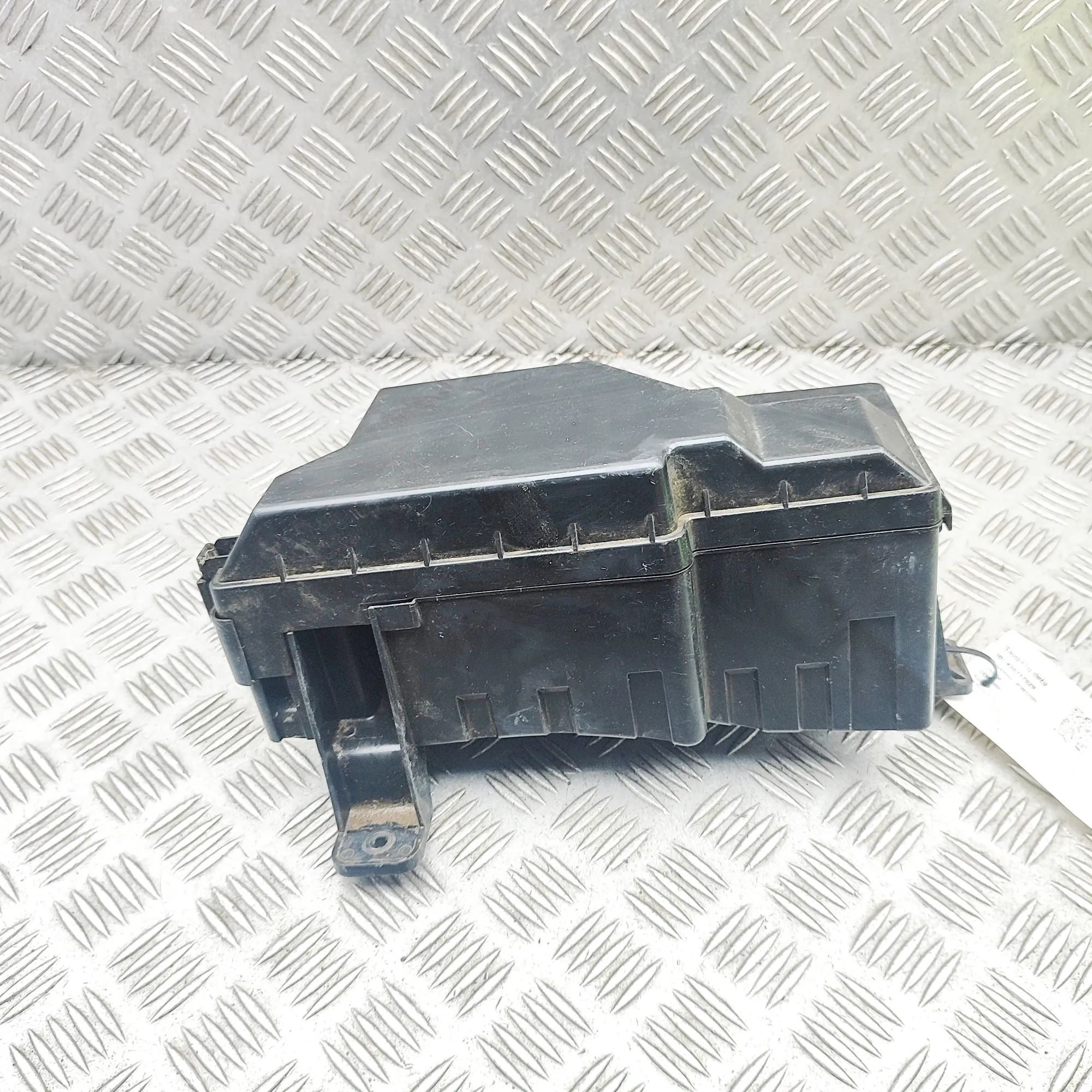 Isuzu D-Max Fuse box Fuse box — ISUZU D-MAX (II TFR, TFS) (2012-...)...