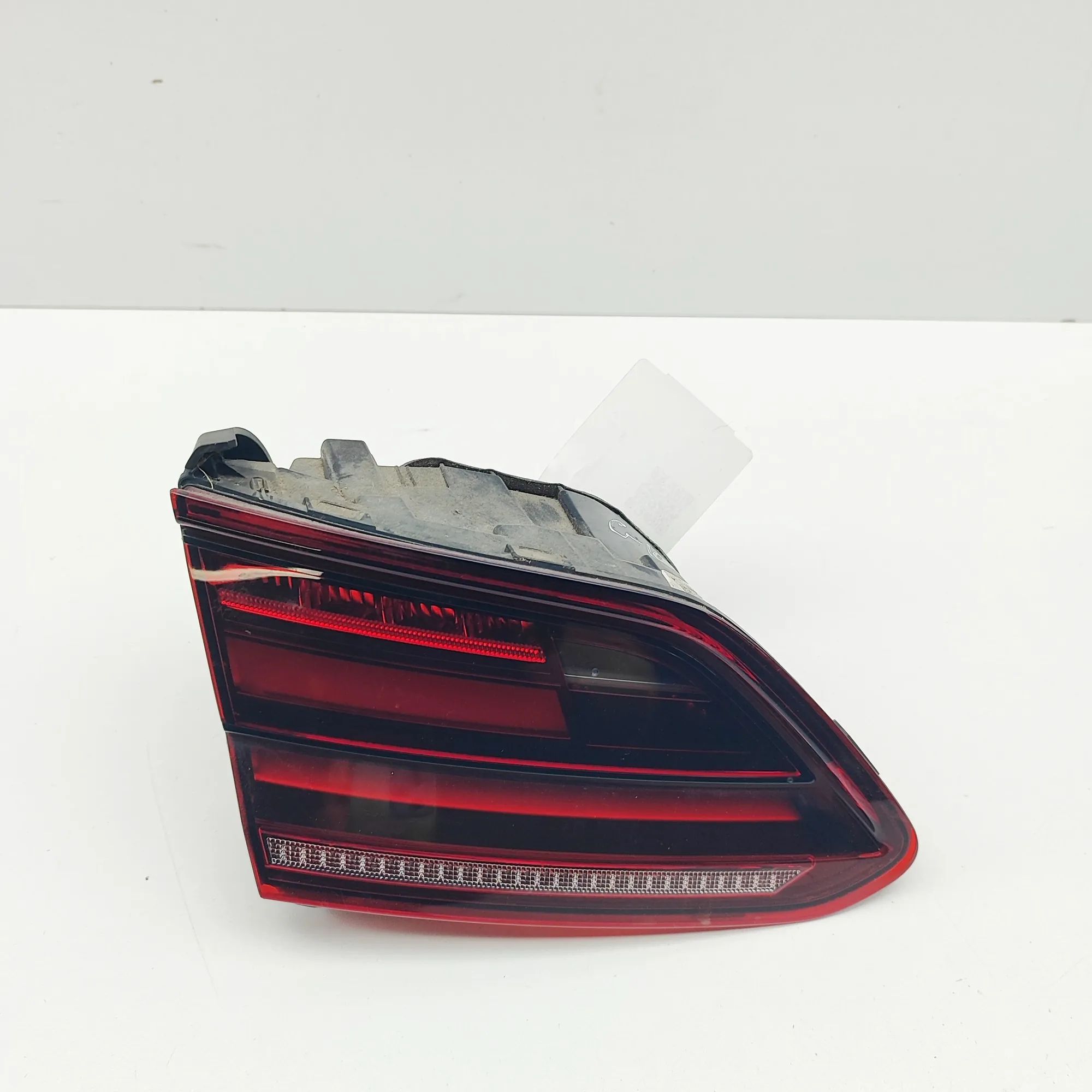 Volkswagen Arteon Left Side Tailgate Tail Light Left Side Tailgate Tail Light — VW ARTEON (3H7)...