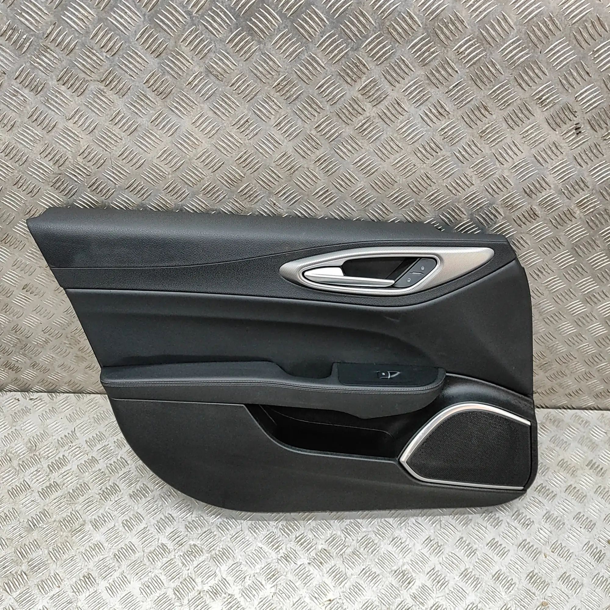 Alfa-Romeo Giulia (952) Front Left Door Panel Front Left Door Panel — ALFA ROMEO GIULIA (952_...