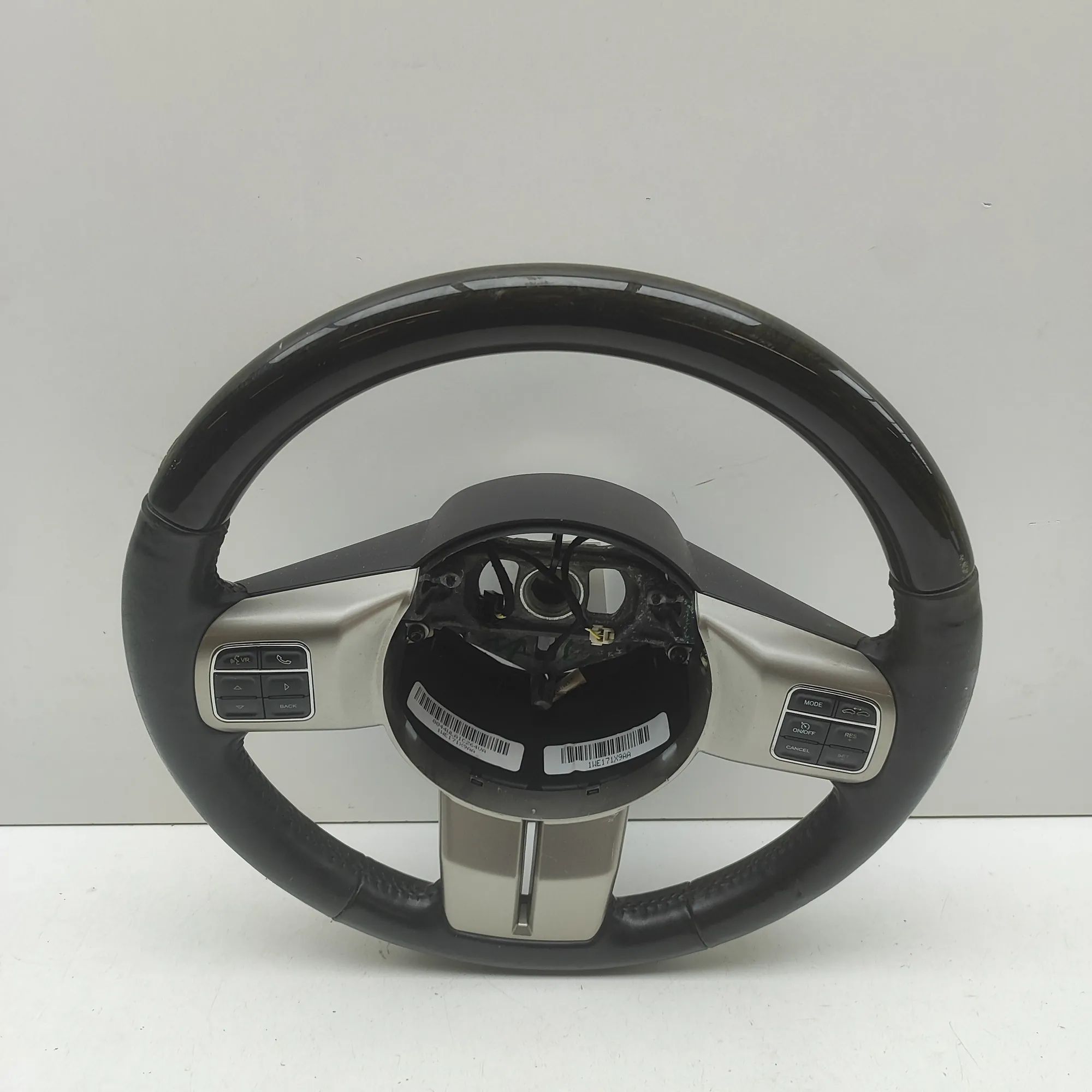 Jeep Grand Cherokee (WK) steering wheel