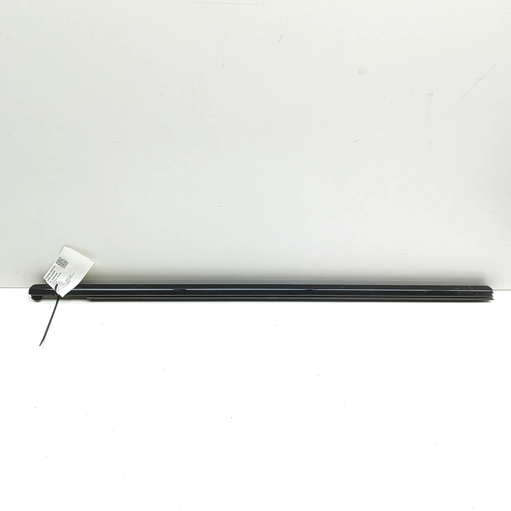 BMW 5 (G30 / G31) Door window strip — front left Door window strip — front left — BMW 5 SERIES (...