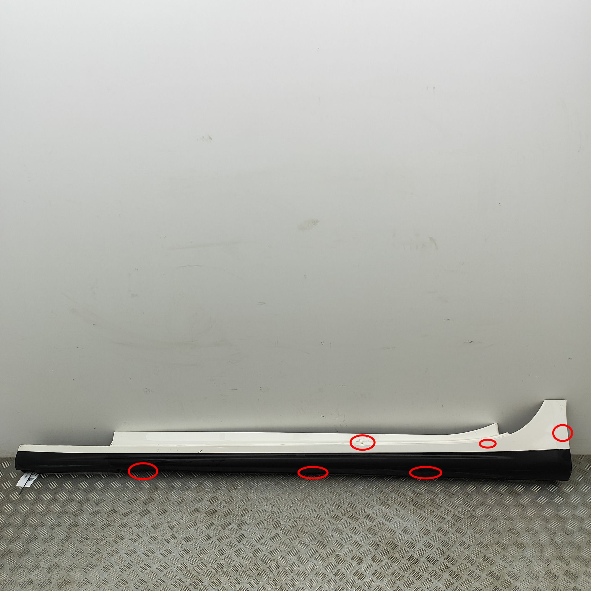 Maserati Ghibli Left Side Plastic Sideskirt Cover Left Side Plastic Sideskirt Cover — MASERATI GH...
