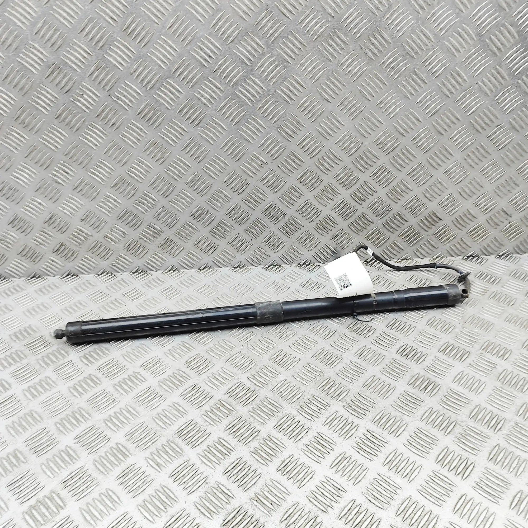 Porsche Cayenne Right Side Tailgate Gas Strut Right Side Tailgate Gas Strut — PORSCHE CAYENNE...