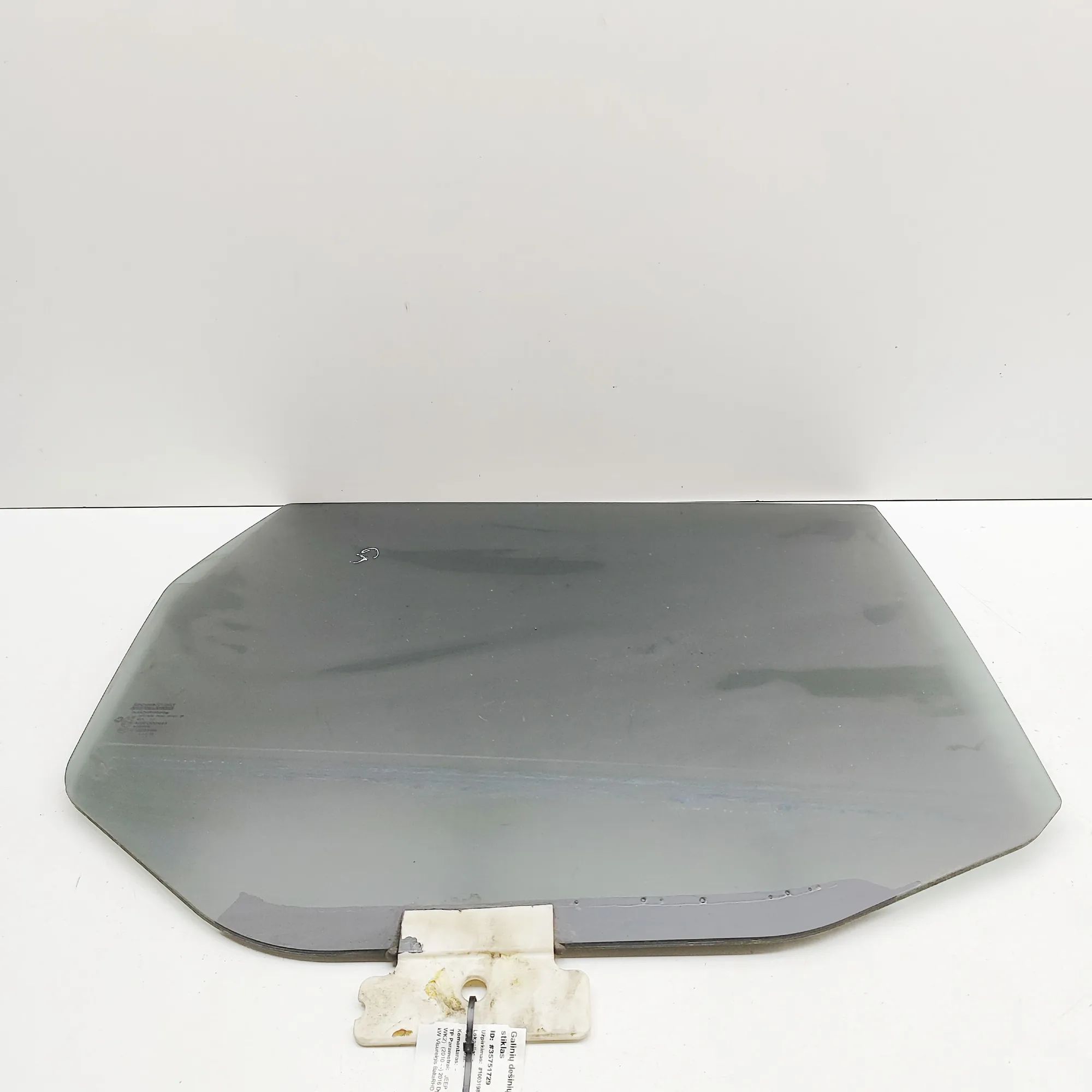 Jeep Grand Cherokee (WK) Right rear door window