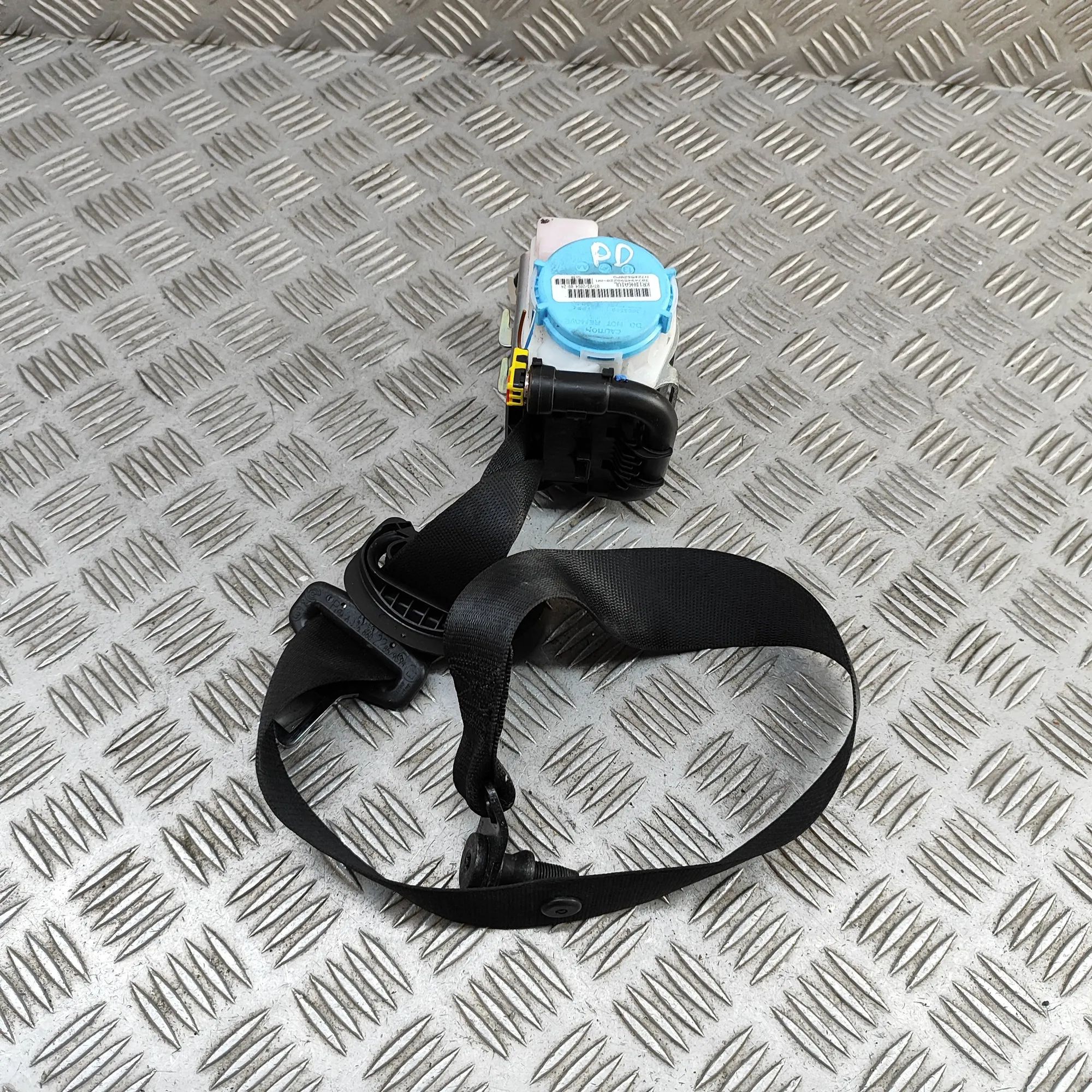 Mercedes-Benz A (W176) Front Right Seatbelt Front Right Seatbelt — MERCEDES BENZ A-CLASS (W...