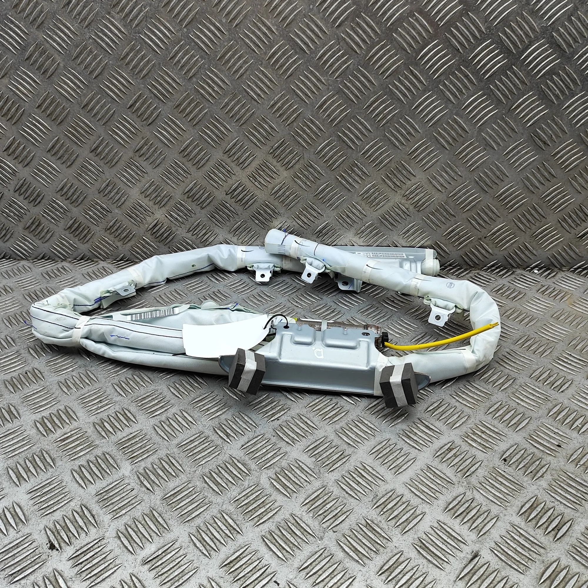 Mitsubishi L200 Right Side Roof Safety Curtain SRS Right Side Roof Safety Curtain SRS — MITSUBISHI...