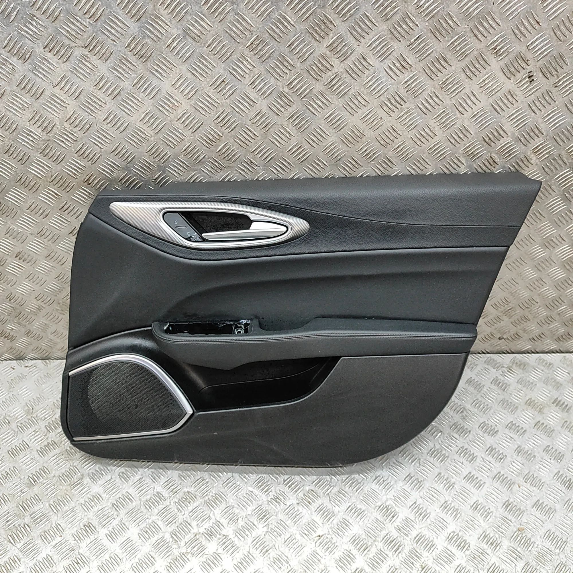 Alfa-Romeo Giulia (952) Front Right Door Panel Front Right Door Panel — ALFA ROMEO GIULIA (952...