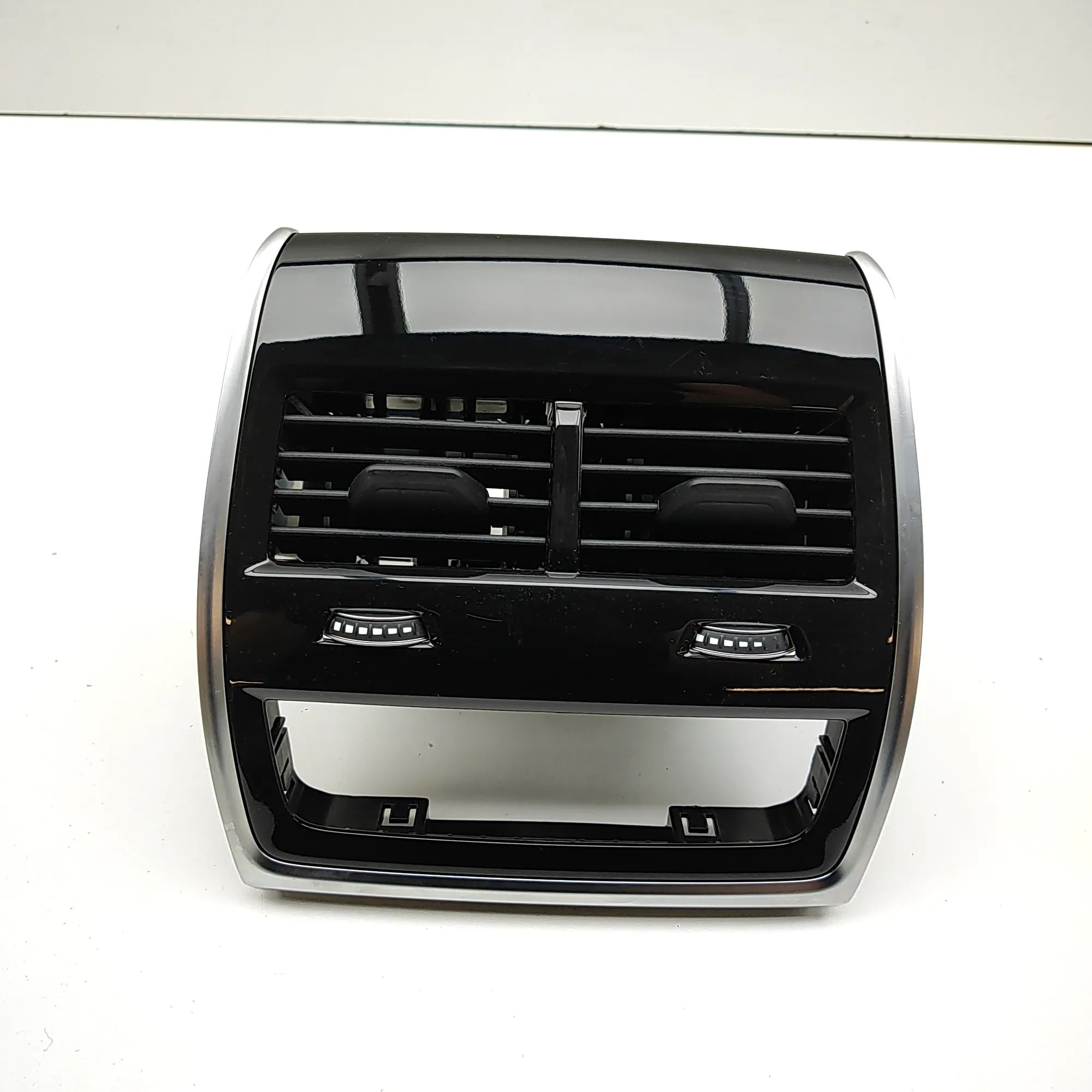 BMW X6 (G06) Centre console air vent Centre console air vent — BMW X6G06 (2019-...) ...