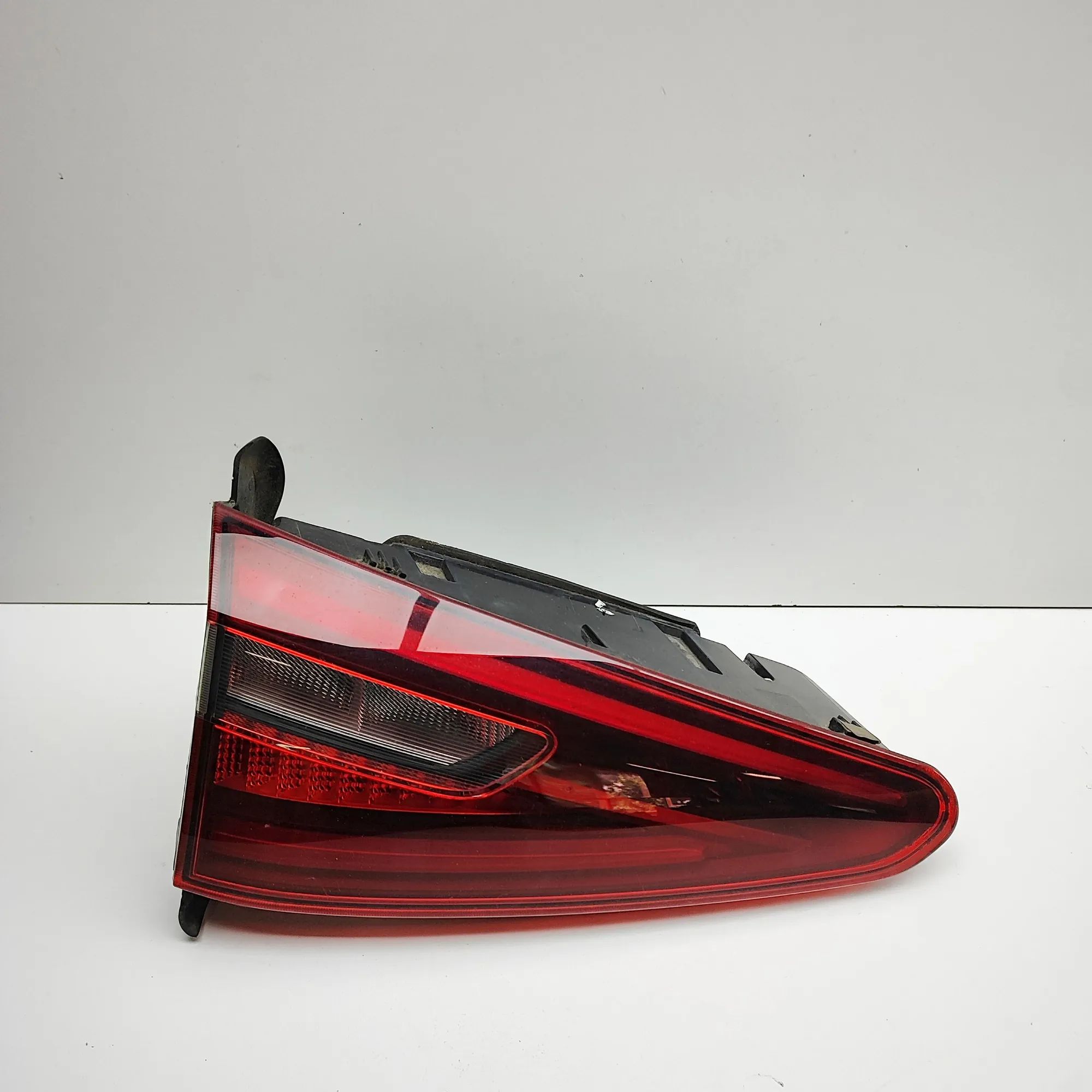Alfa-Romeo Stelvio Left Side Tailgate Tail Light Left Side Tailgate Tail Light — ALFA ROMEO STEL...