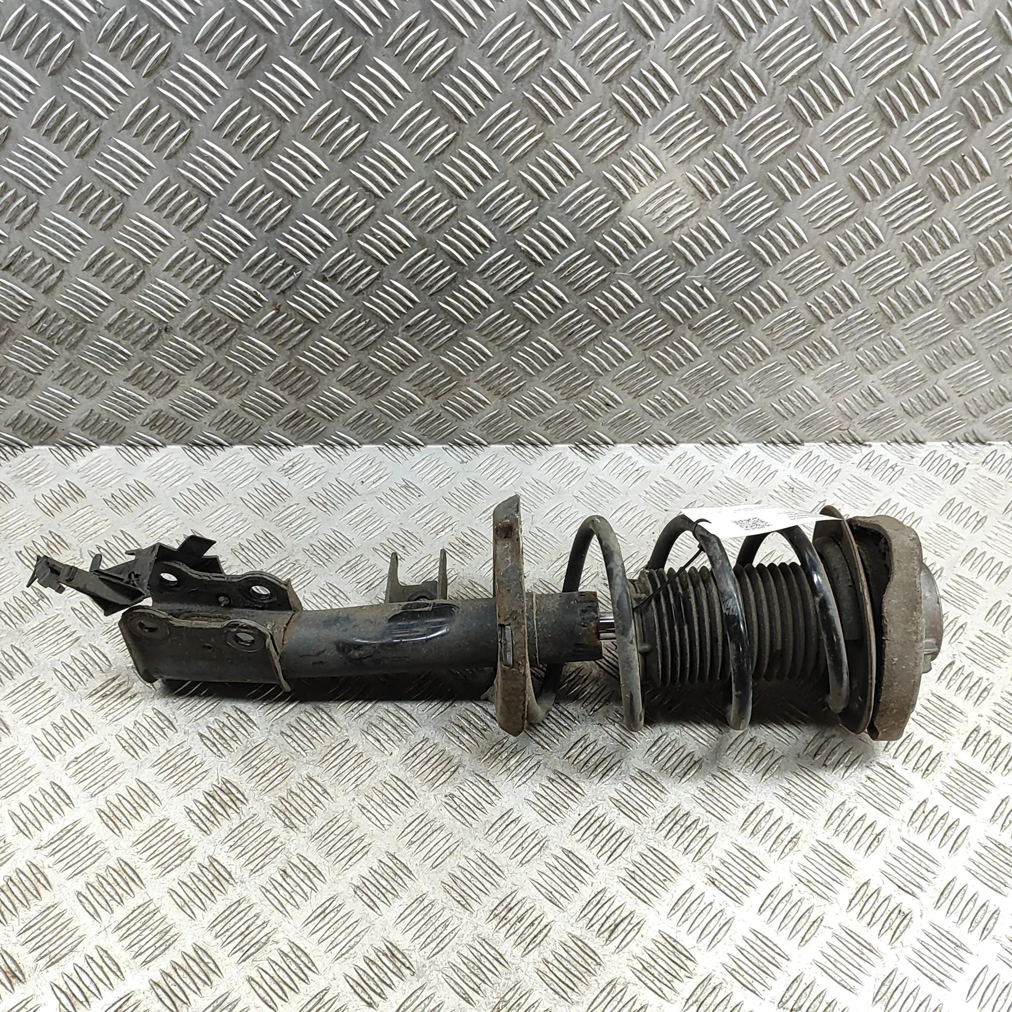 Mercedes-Benz A (W176) Shock absorber — front left Shock absorber — front left — MERCEDES BENZ A-C...