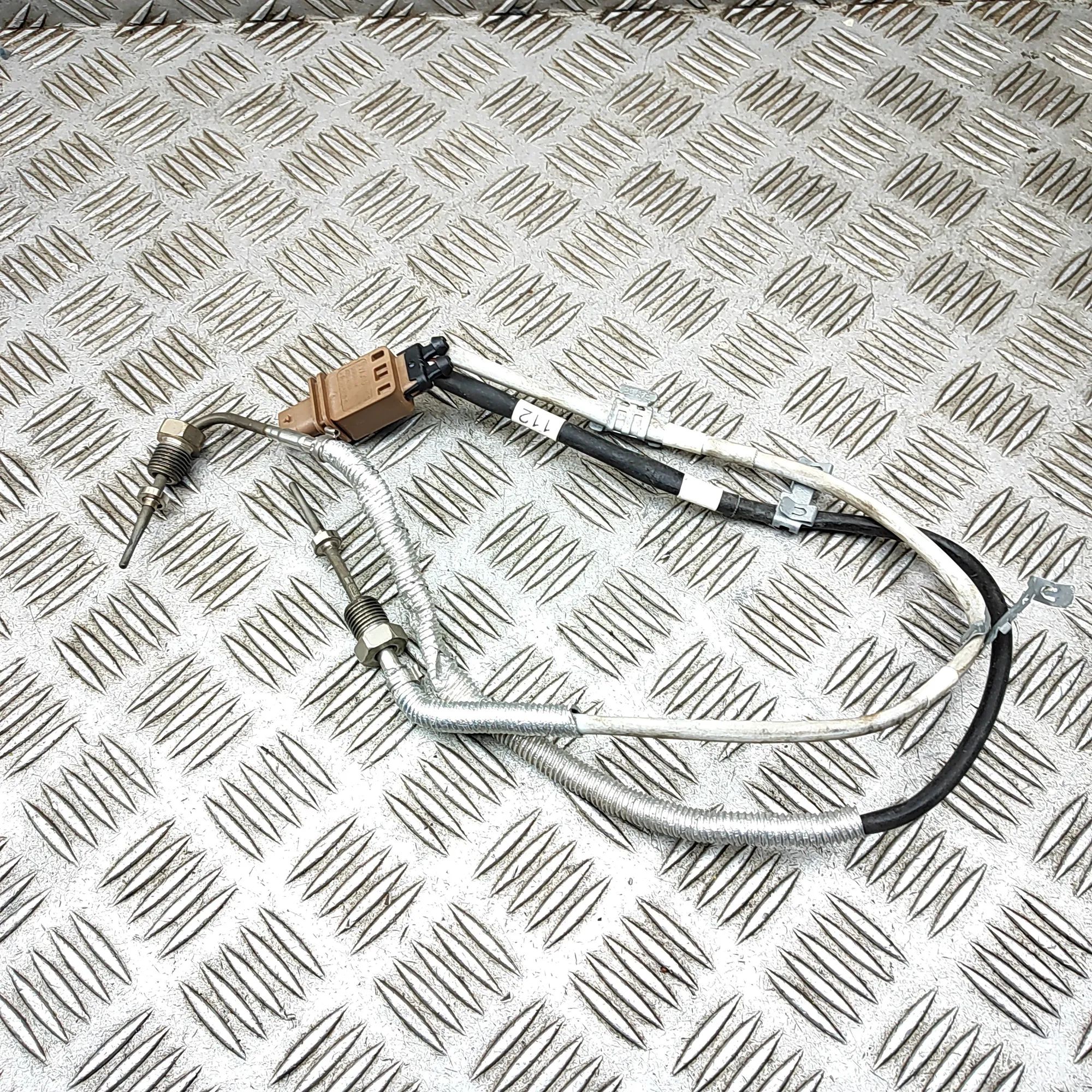 Audi Q3 (F3) Pakokaasun lämpötila-anturi Exhaust gas temperature sensor — AUDI Q3 (F3) (...