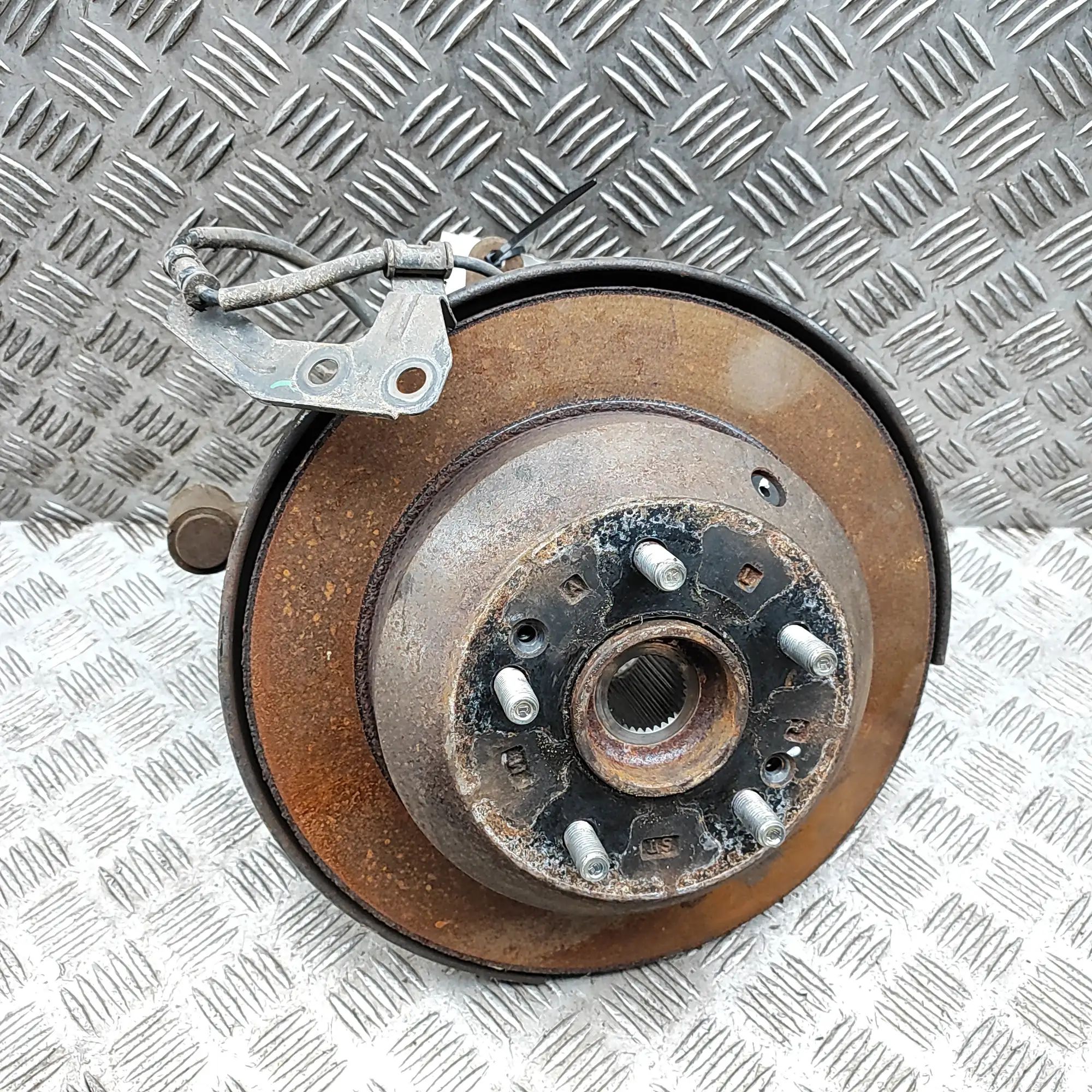 Hyundai Santa Fe Rear Left Wheel Hub Spindle Rear Left Wheel Hub Spindle — HYUNDAI SANTA (FÉ...