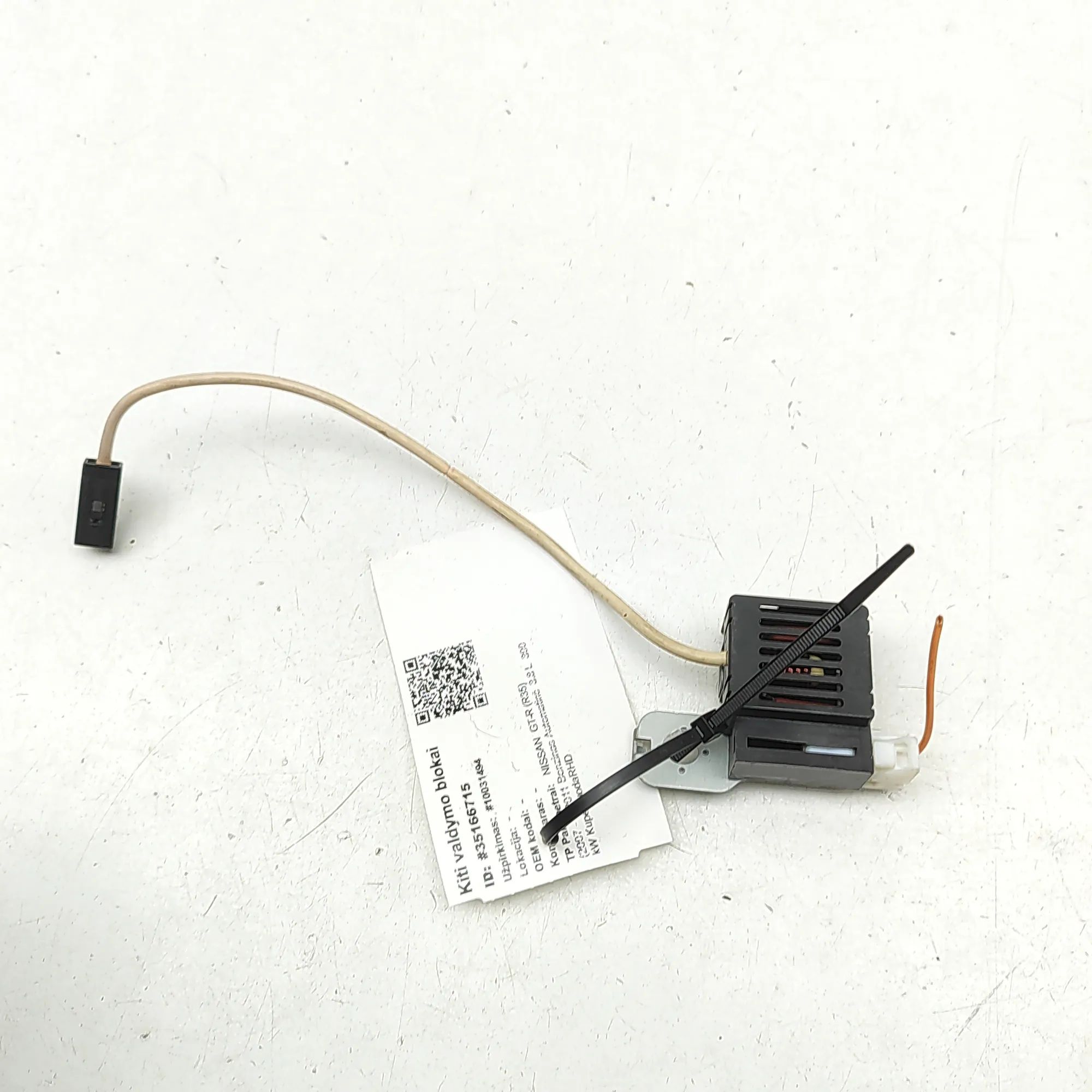 Nissan GT-R Antenna filter Antenna filter — NISSAN GT-R (R35) (2007-...) —...