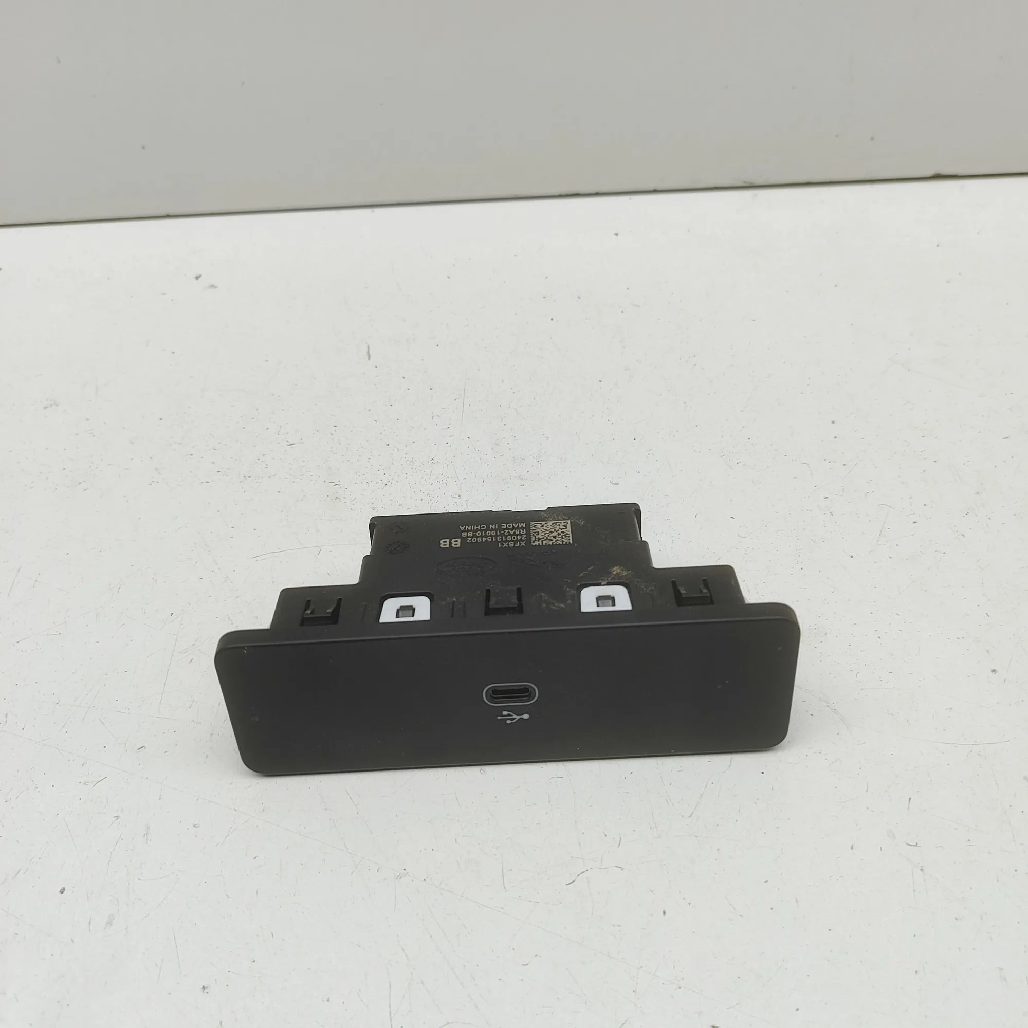 Land Rover Range Rover Evoque USB USB — LAND ROVER RANGE ROVER EVOQUE (L551) (201...