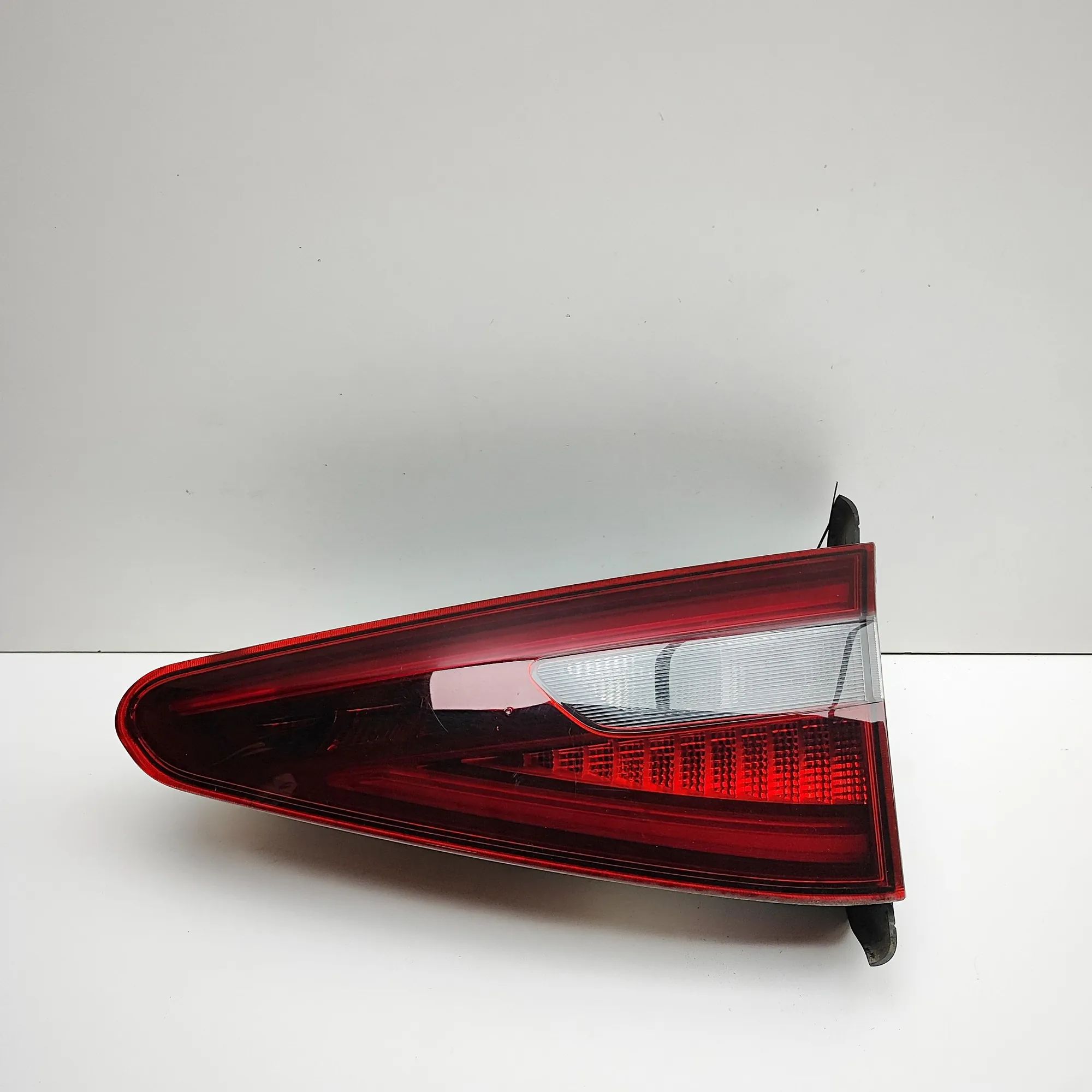 Alfa-Romeo Stelvio Right Side Tailgate Tail Light Right Side Tailgate Tail Light — ALFA ROMEO STE...