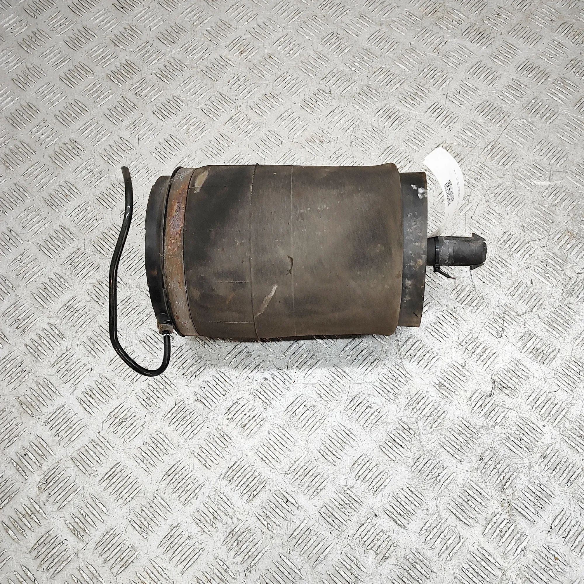 Land Rover Discovery Rear Left Air Suspension Spring Bag Rear Left Air Suspension Spring Bag — LAND ROVE...