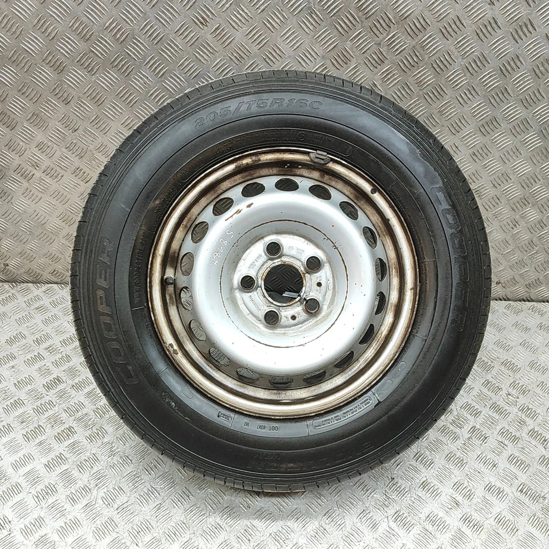 Volkswagen Crafter Alloy Wheel Alloy wheel — VW CRAFTER (Van SY_) (2016-...) —...