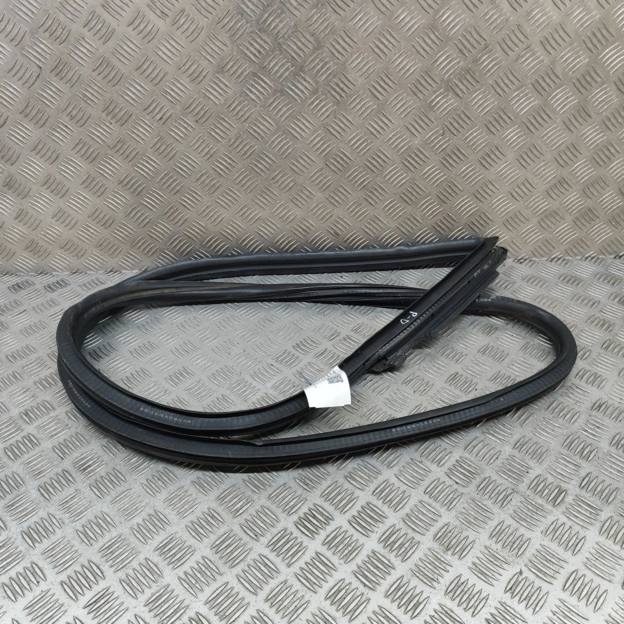 Porsche 911 (996) Door rubber seal — front right Door rubber seal — front right — PORSCHE 911 (9...