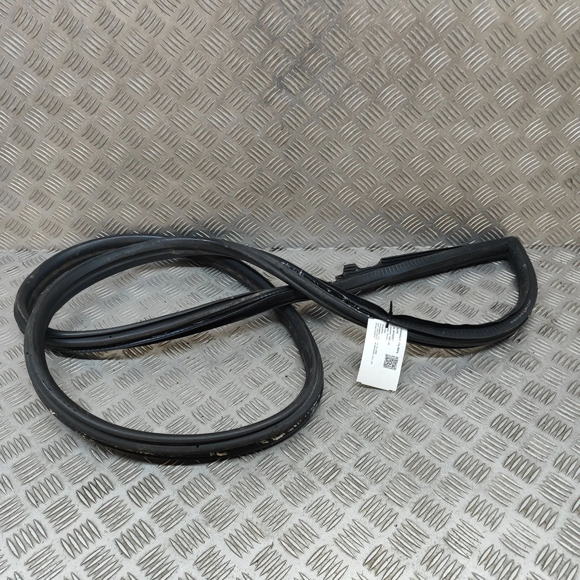 Porsche 911 (996) Door rubber seal — front left Door rubber seal — front left — PORSCHE 911 (99...