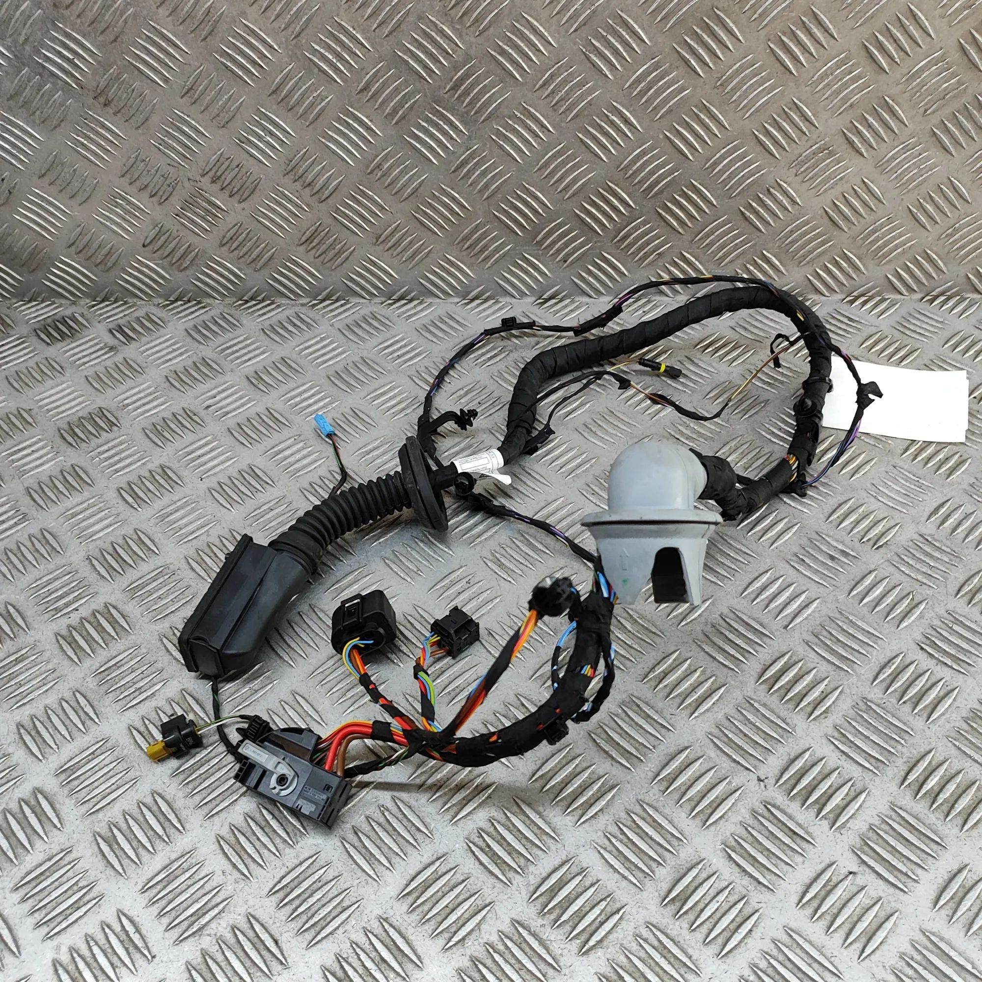 BMW 5 / i5 (G60 / G61) Door wiring — front left Door wiring — front left — BMW 5 SERIES (G60) (...