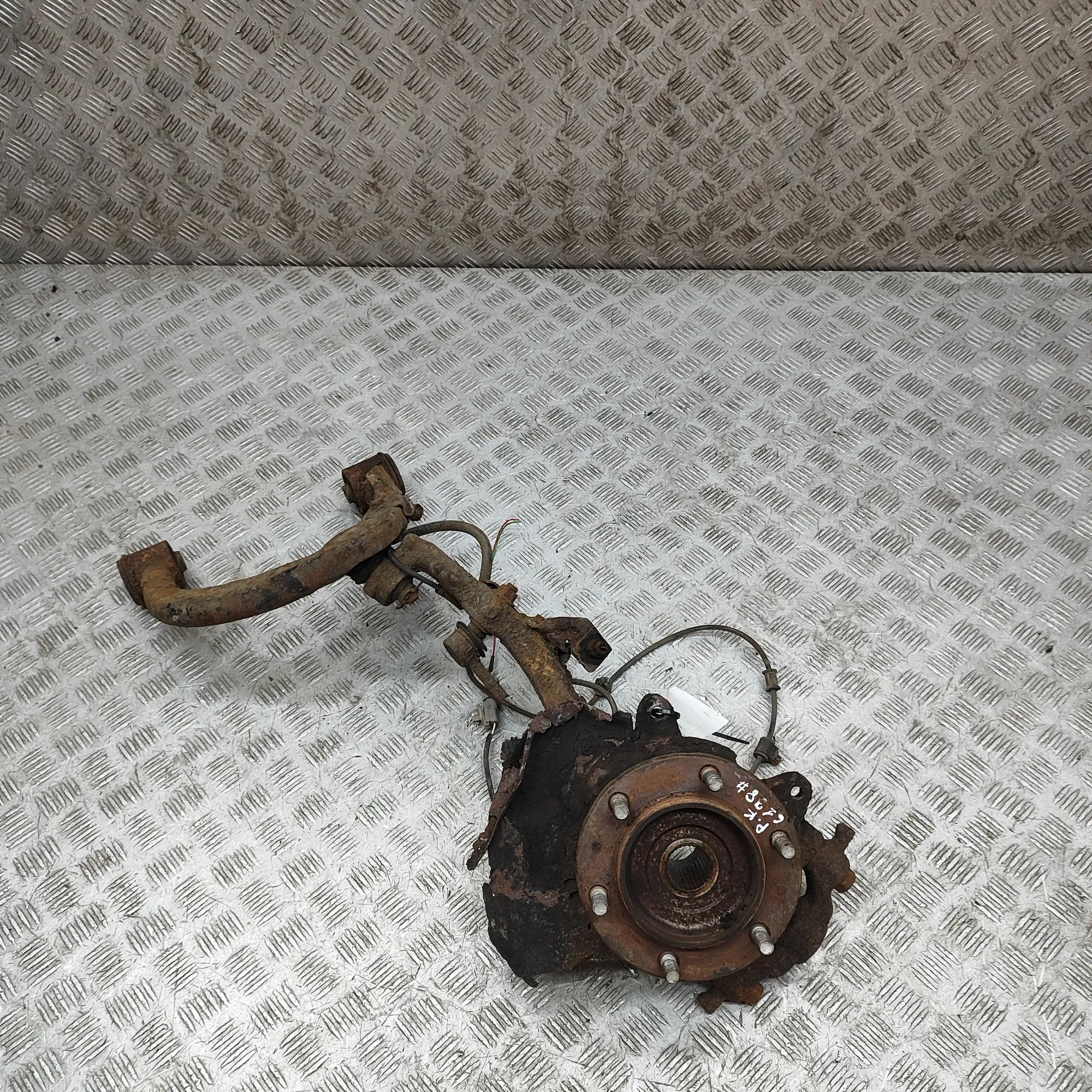 Toyota Hilux Front Left Wheel Hub Front Left Wheel Hub — TOYOTA HILUX (VII Pick-u...