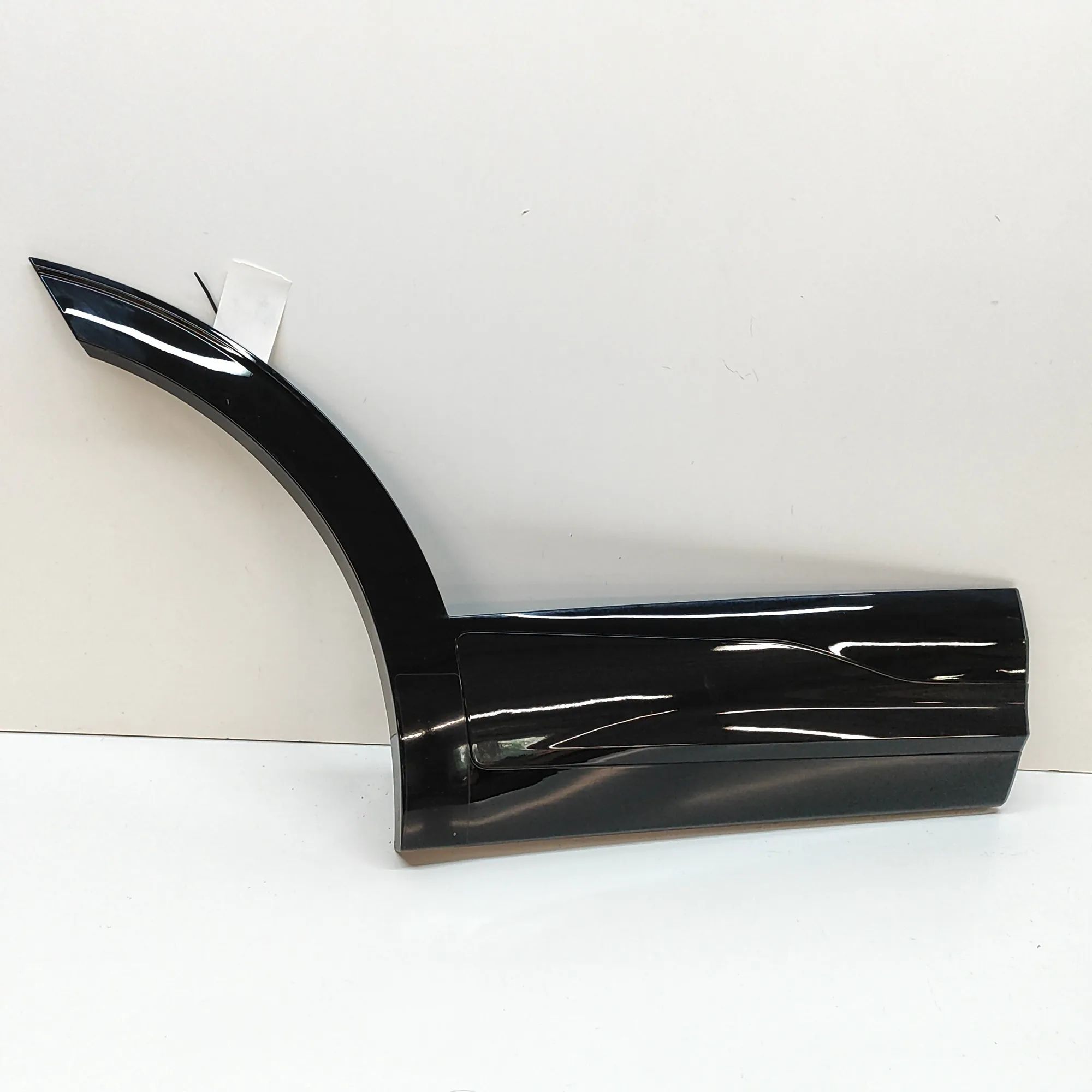 Kia Sportage Lower door moulding — rear — right Lower door moulding — rear — right — KIA SPORTA...