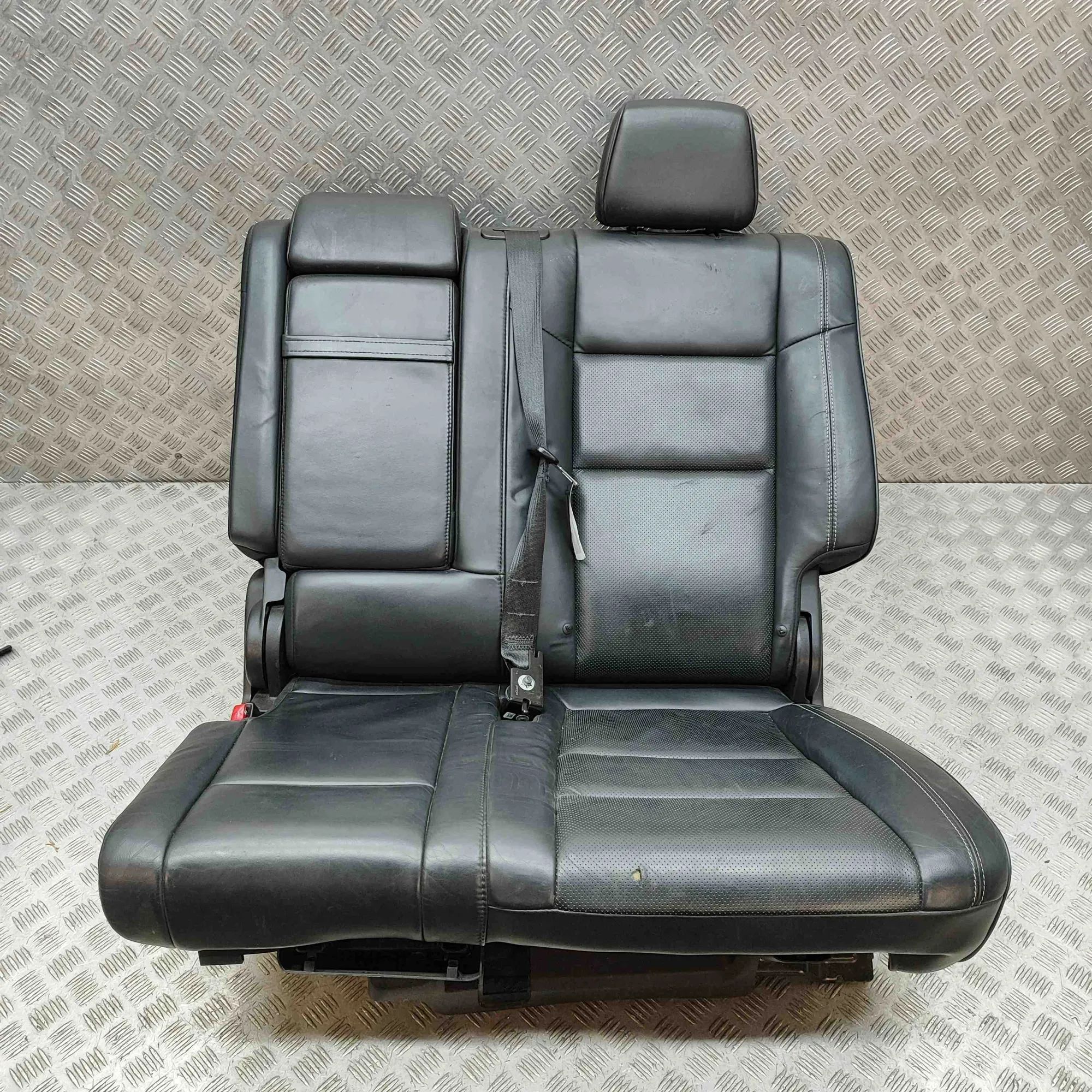 Jeep Grand Cherokee (WK) Rear seat