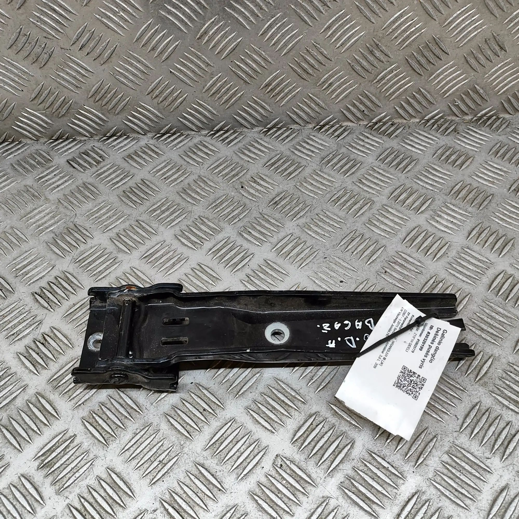 Jeep Wrangler (JK) Right Side Bootlid Hinge Right Side Bootlid Hinge — JEEP WRANGLER (III J...