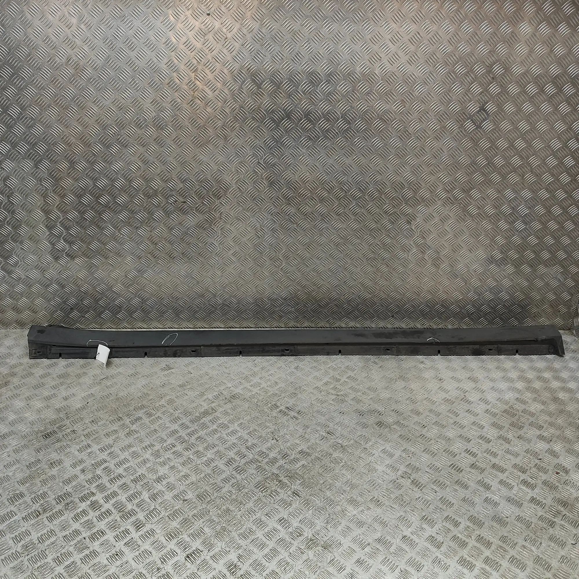 Porsche Cayenne Right Side Plastic Sideskirt Cover Right Side Plastic Sideskirt Cover — PORSCHE CA...