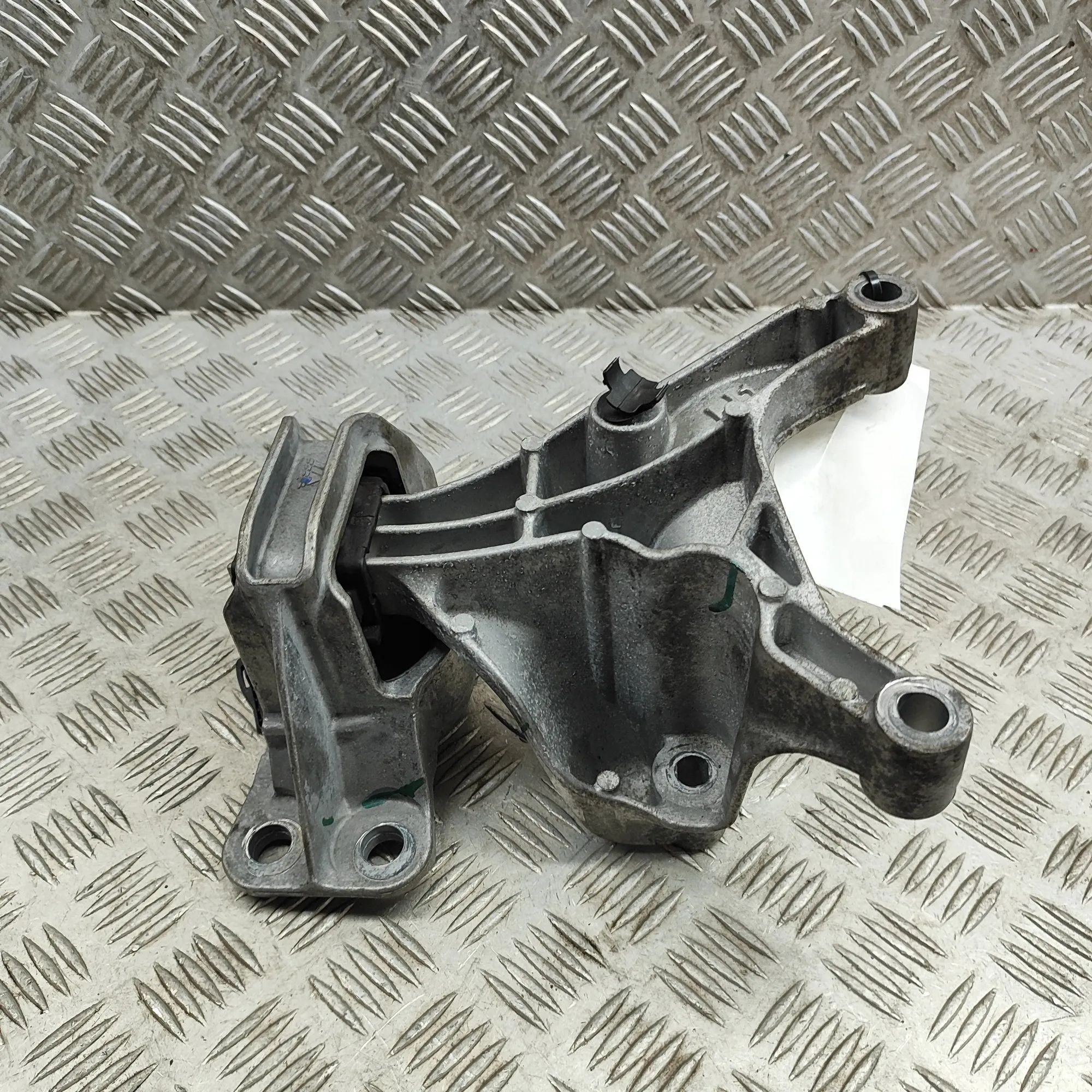 Nissan Juke Right Side Engine Mount Right Side Engine Mount — NISSAN JUKE (F16) (20...
