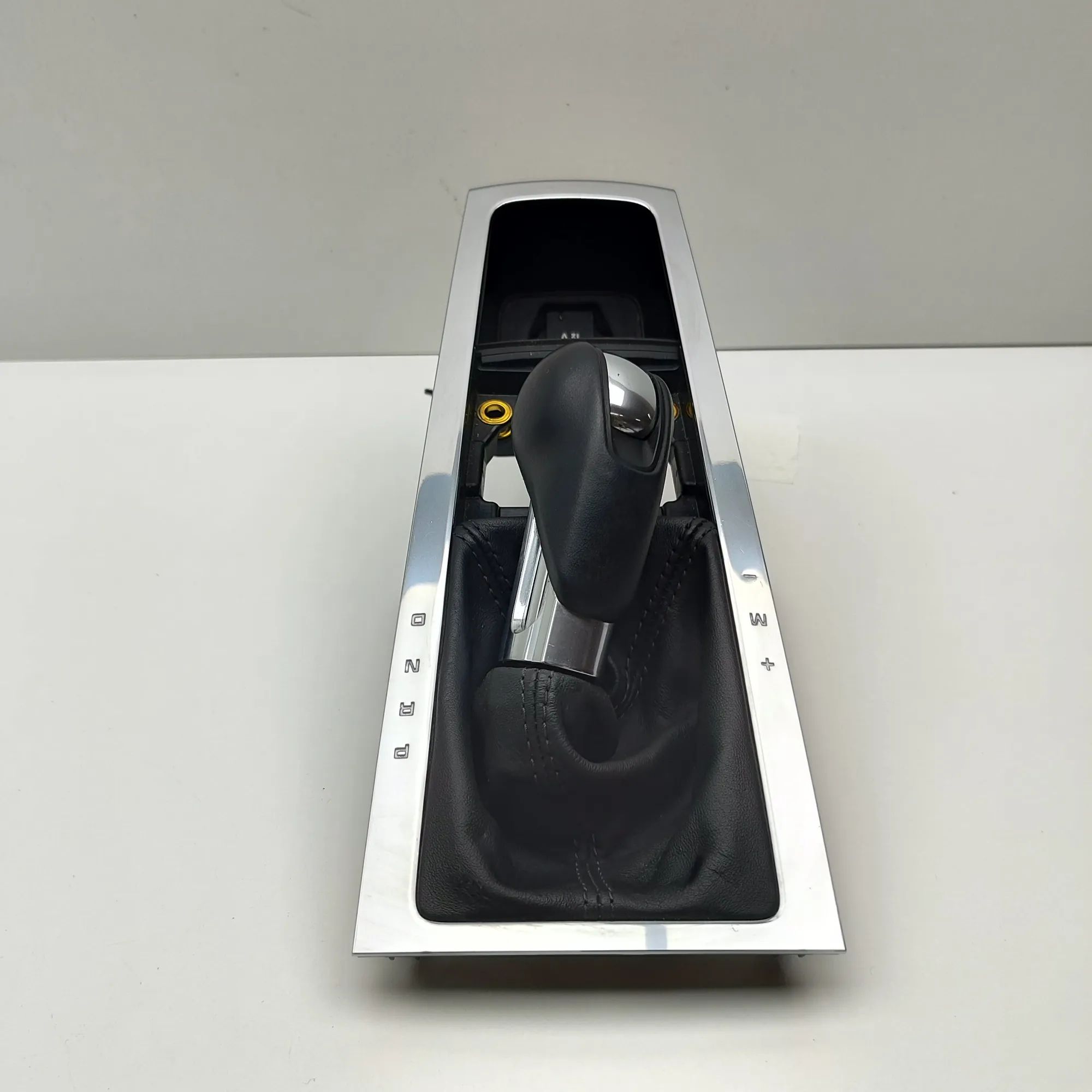 Porsche Macan Gear Shifting Level Plastic Trim Gear Shifting Level Plastic Trim — PORSCHE MACA...