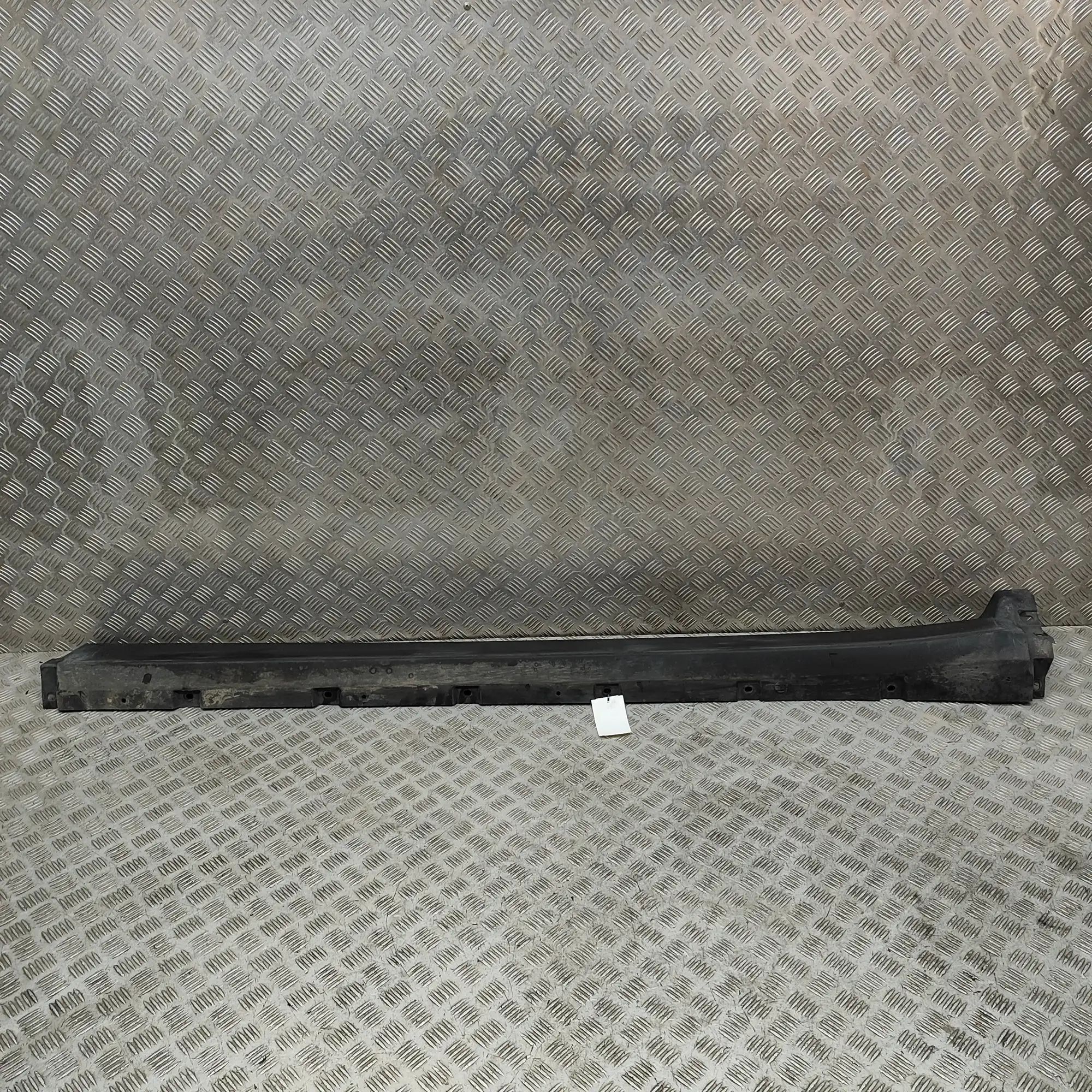 Maserati Levante Left Side Plastic Sideskirt Cover Left Side Plastic Sideskirt Cover — MASERATI LE...