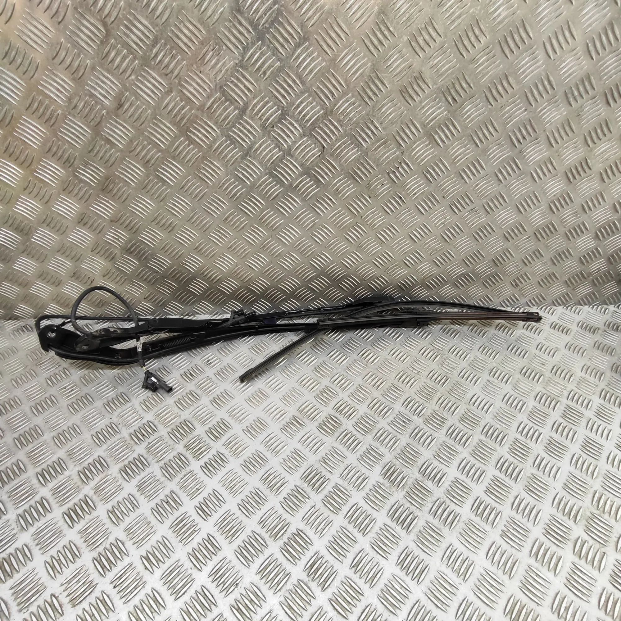 Alfa-Romeo Stelvio Front Wiper Arms Front Wiper Arms — ALFA ROMEO STELVIO (949_) (2...