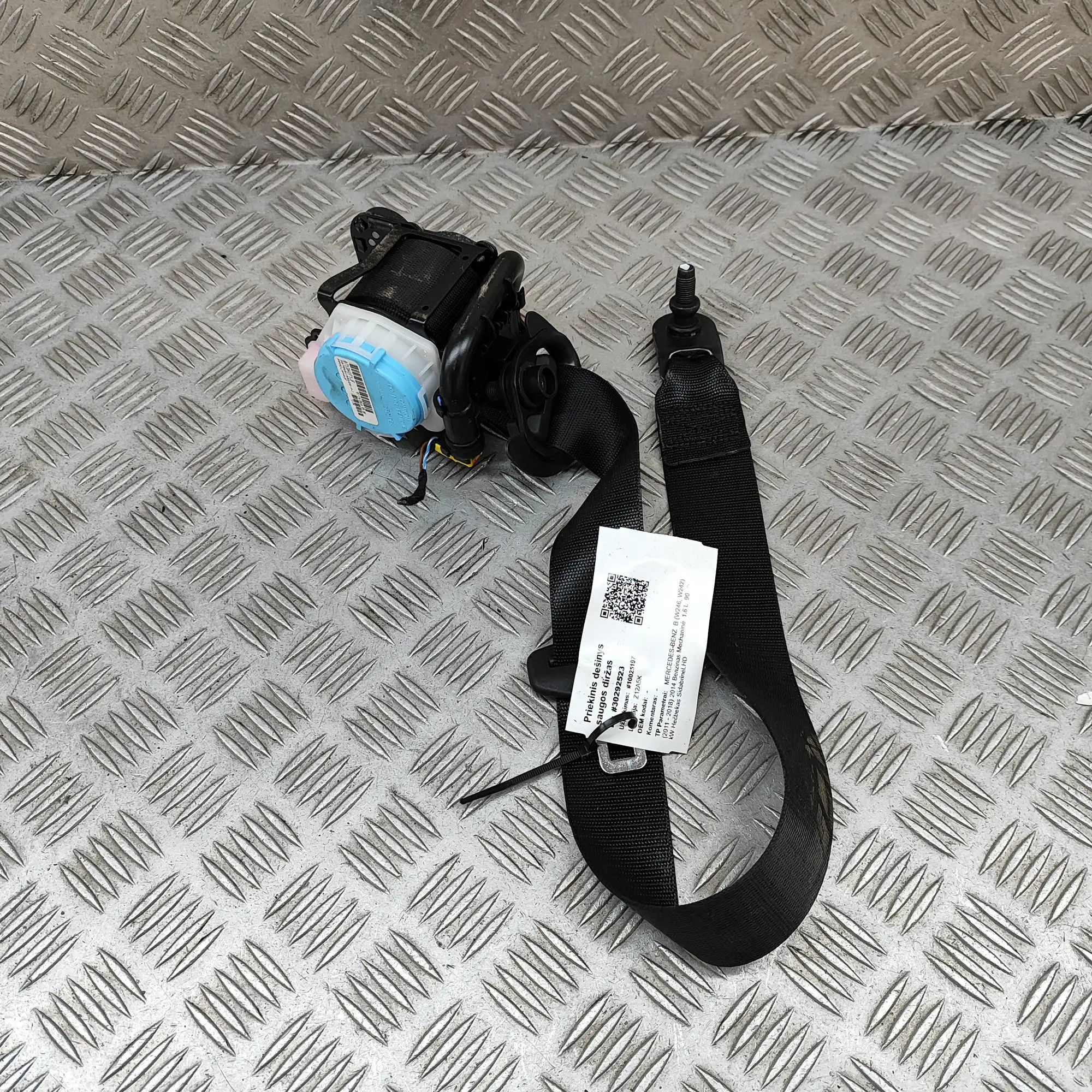 Mercedes-Benz A (W176) Front Right Seatbelt Front Right Seatbelt — MERCEDES BENZ B-CLASS (W...
