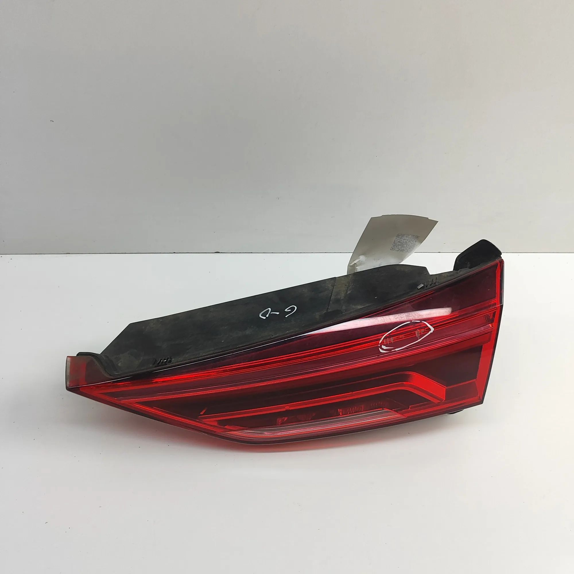 Audi Q3 (8U) Right Side Tailgate Tail Light Right Side Tailgate Tail Light — AUDI Q3 (F3) (...