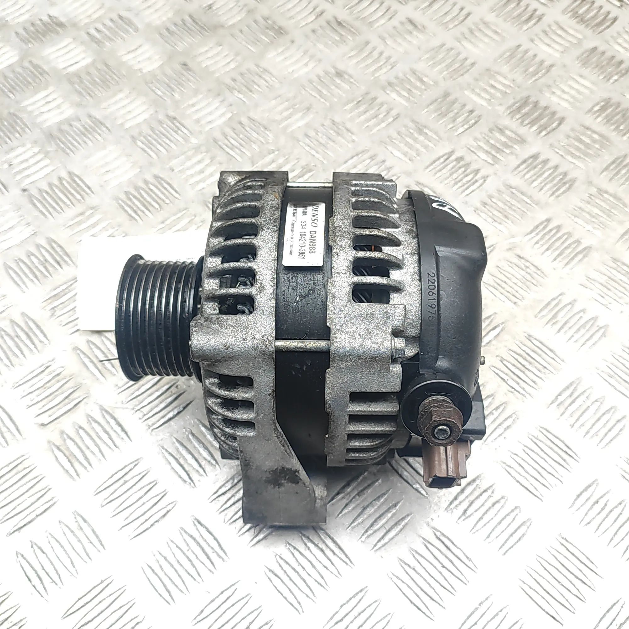 Land Rover Discovery Alternator Alternator — LAND ROVER DISCOVERY (III L319) (2...
