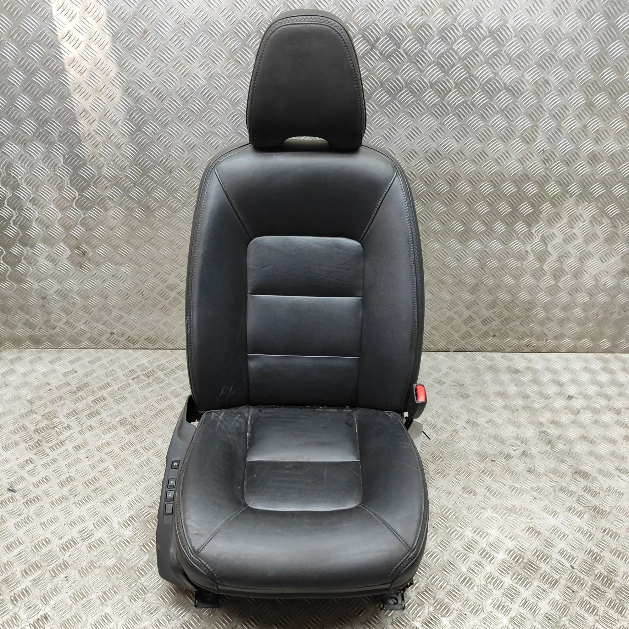 Volvo XC70 Front Right Seat Front right seat — VOLVO XC70 II (2007-2016) — ...