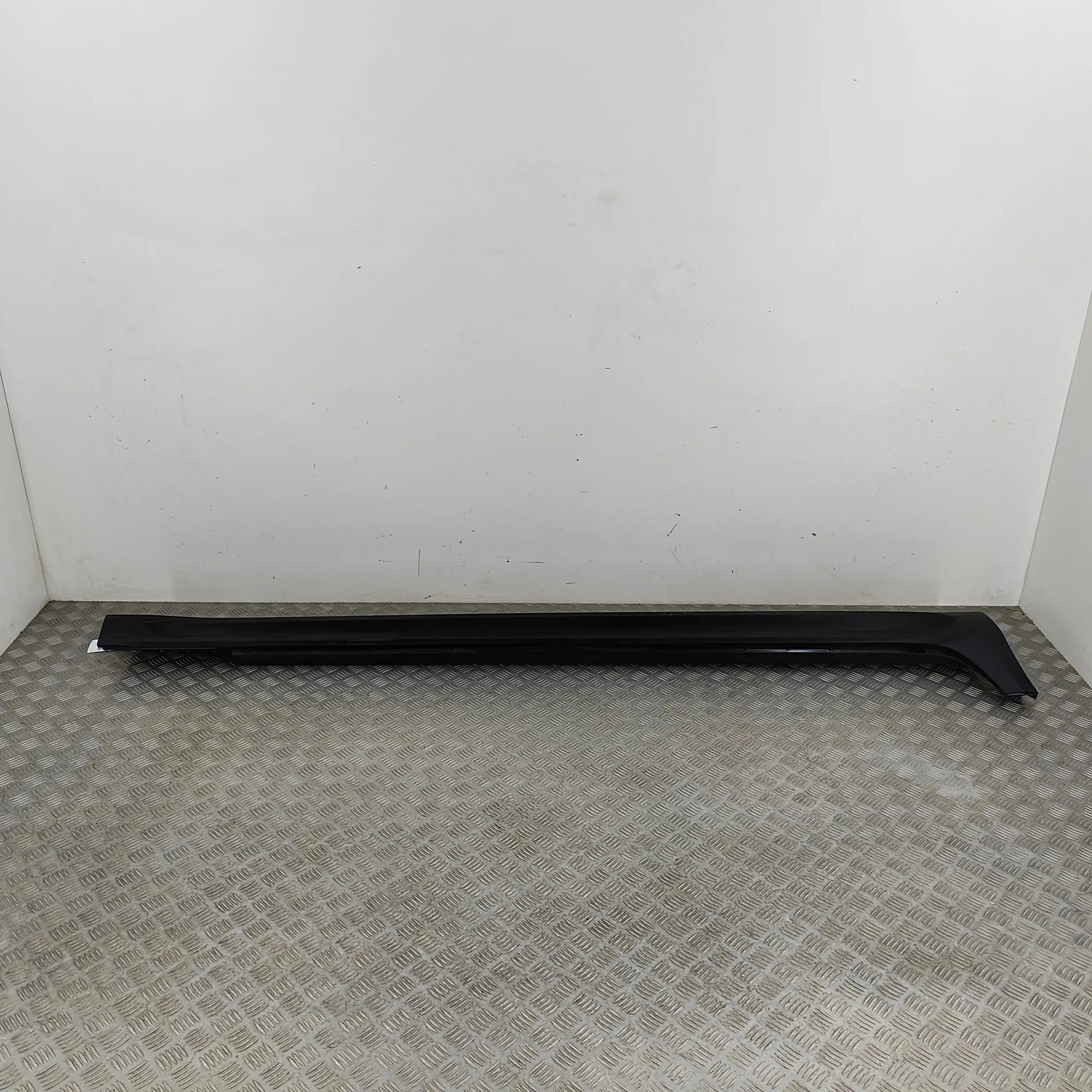 Volvo V60 Right Side Plastic Sideskirt Cover Right Side Plastic Sideskirt Cover — VOLVO V60 ...