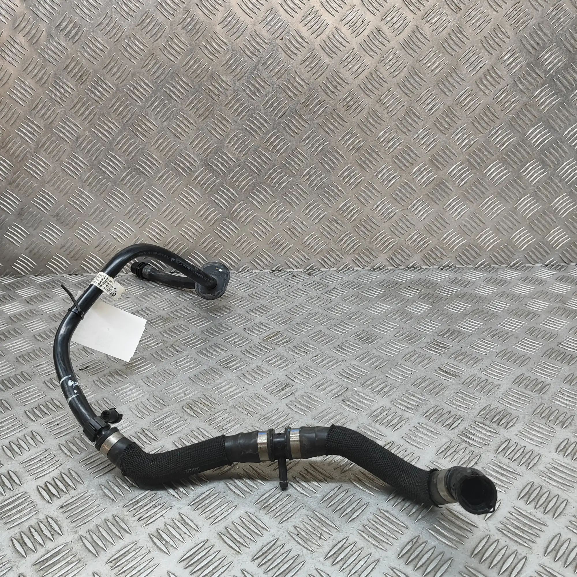 Mercedes-Benz GLS (X167) Шланг системы охлаждения Coolant hose — MERCEDES BENZ GLS (X167) (2019-....