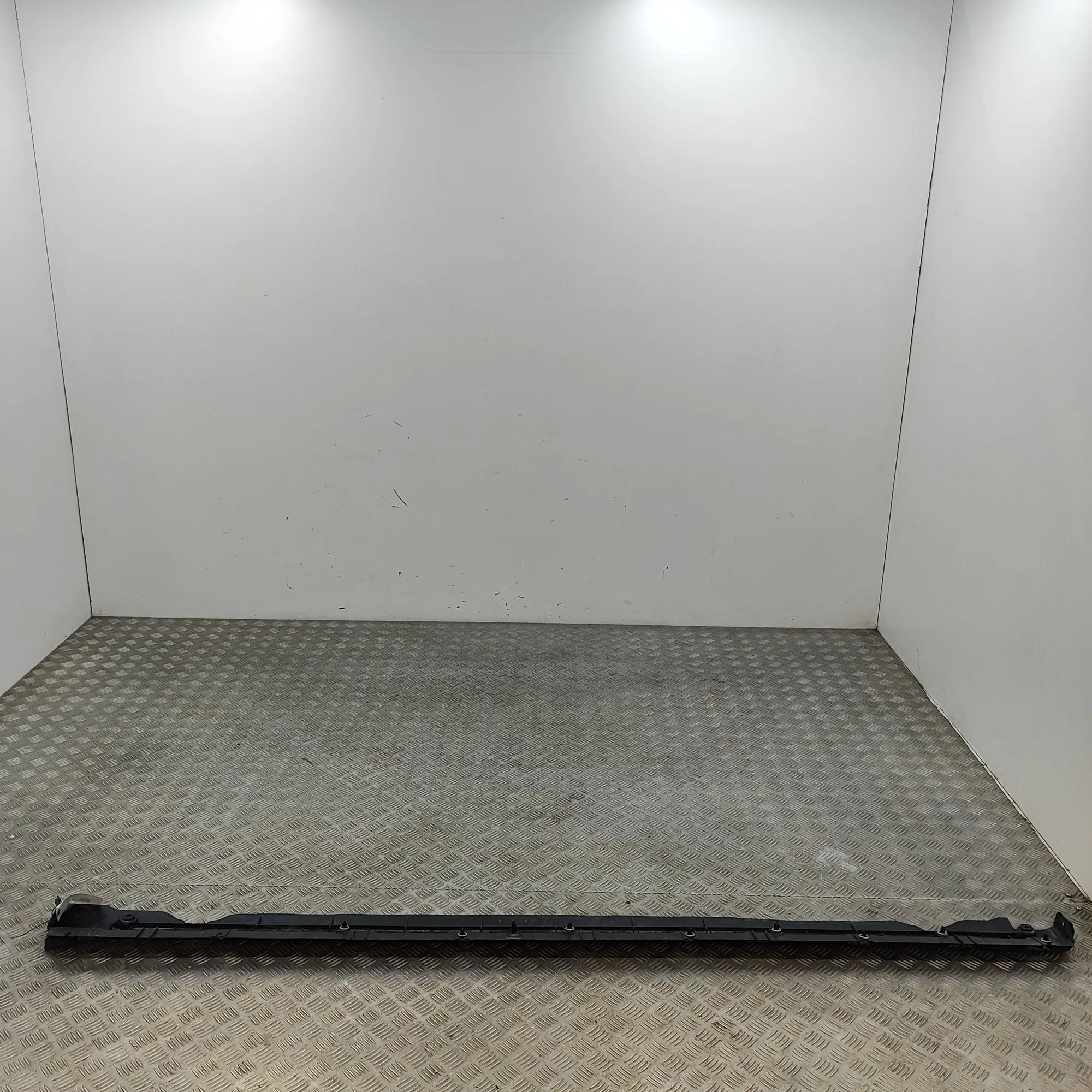 Tesla Model Y Right Side Plastic Sideskirt Cover