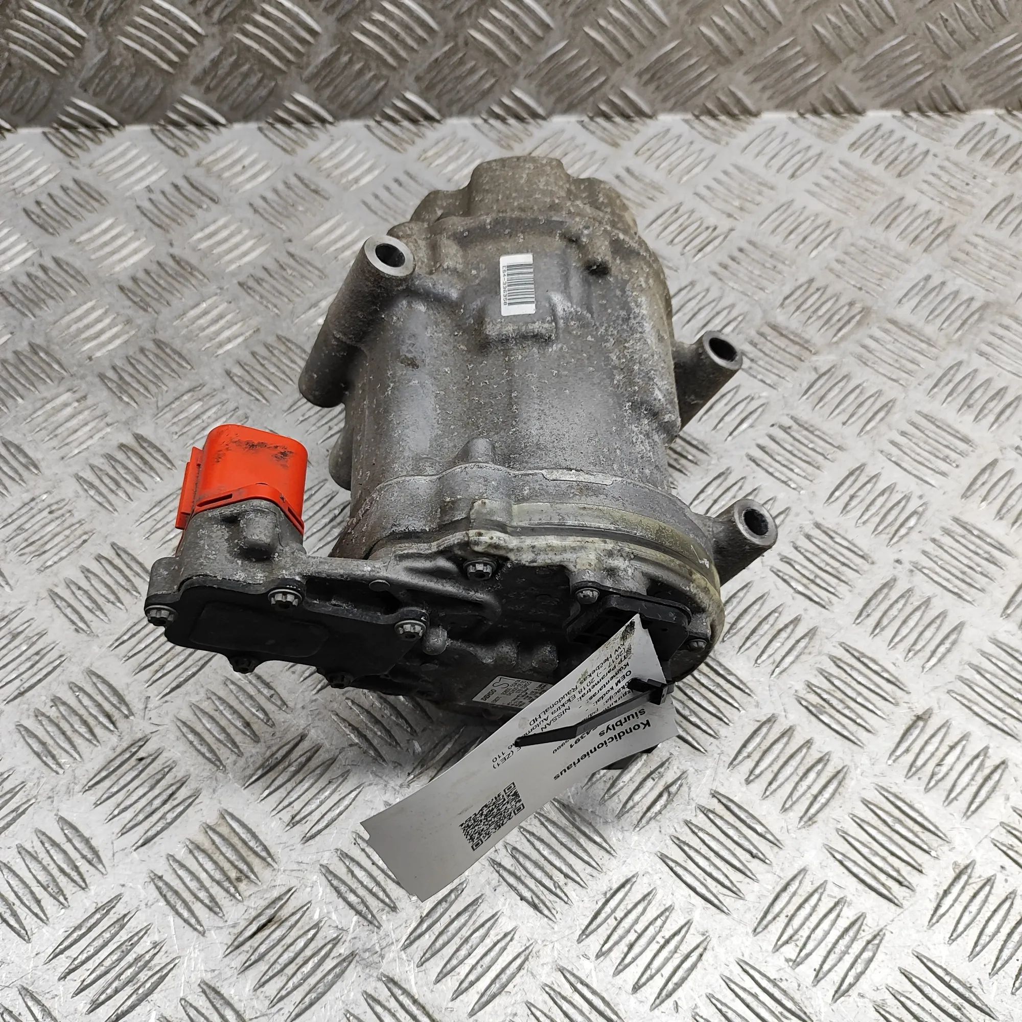 Nissan Leaf Air-conditioning compressor Air-conditioning compressor — NISSAN LEAF (ZE1)...