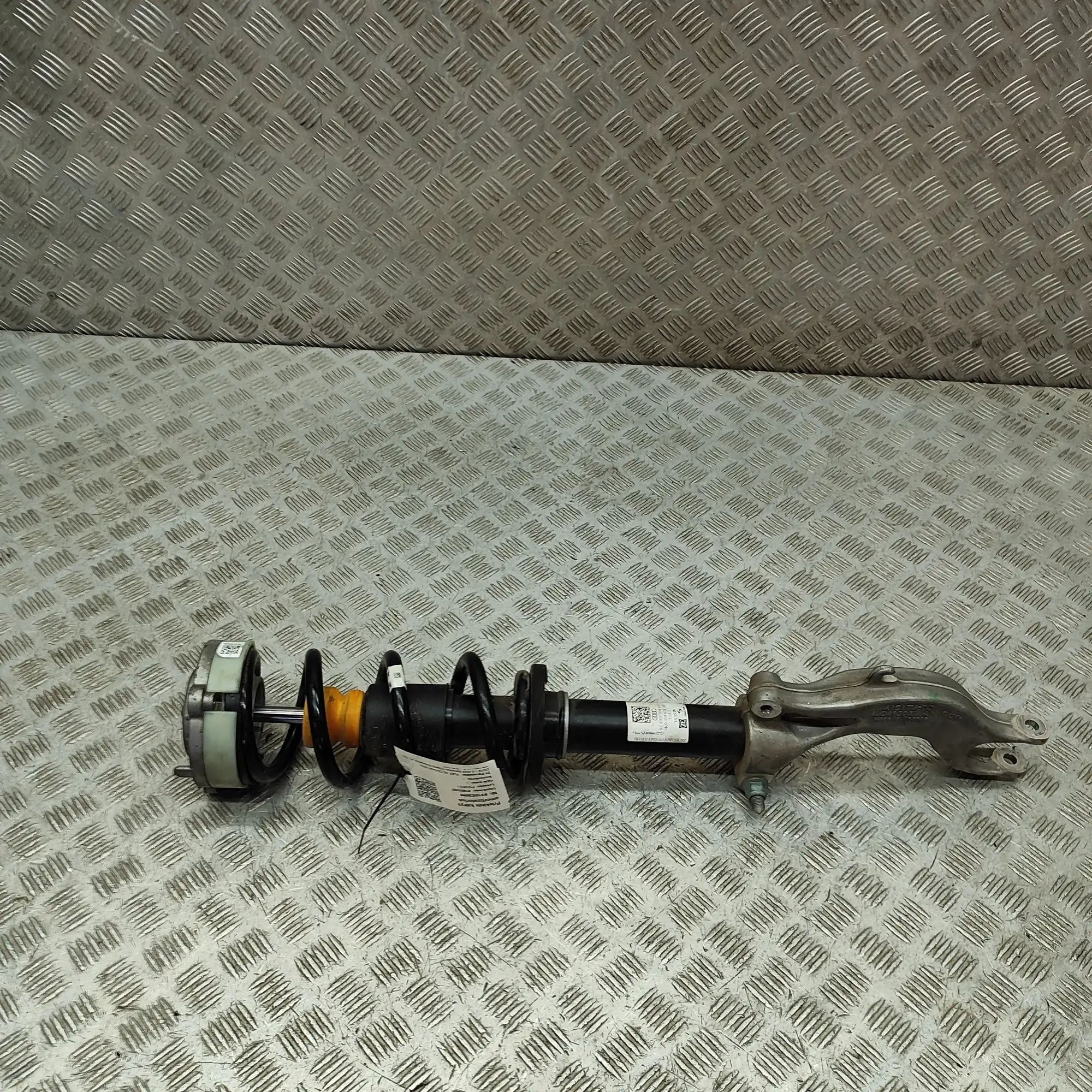 Audi A6 (C8) Shock absorber — front left