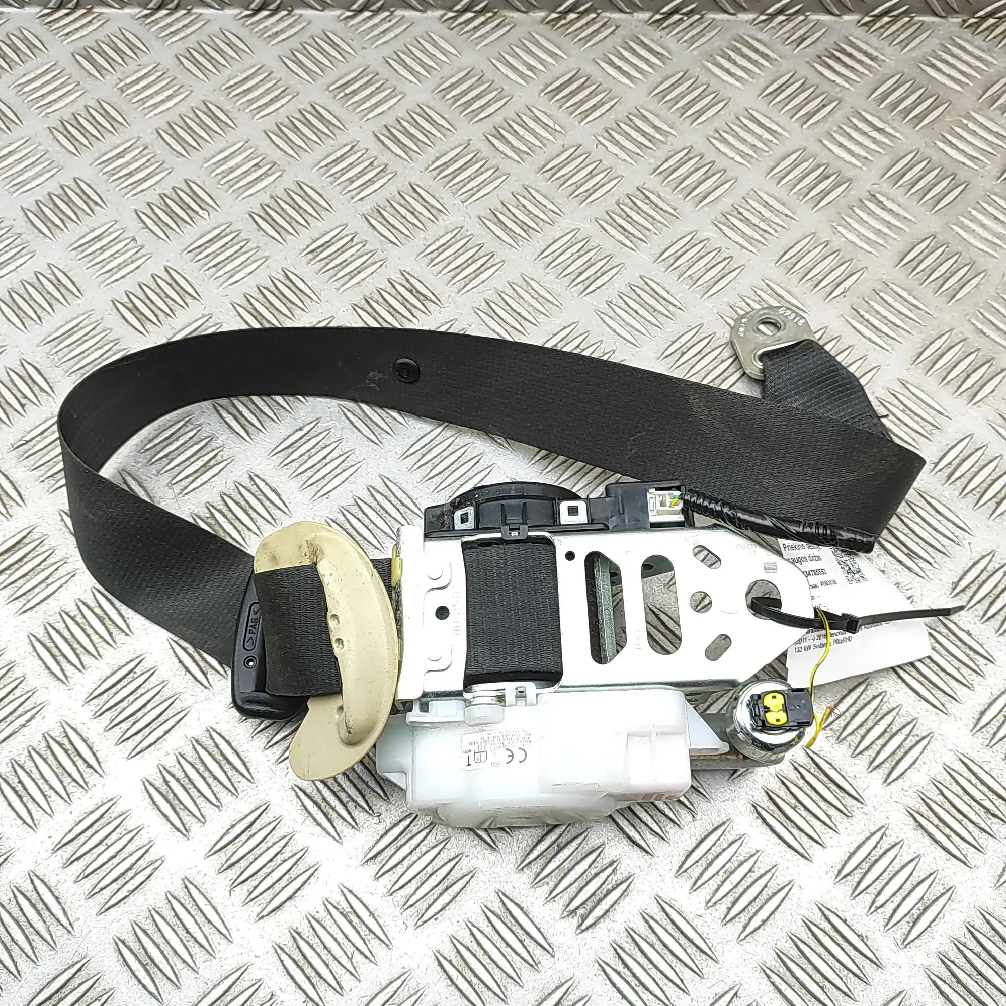 Lexus GS Front Right Seatbelt Front Right Seatbelt — LEXUS GS (_L1_) (2011-.....