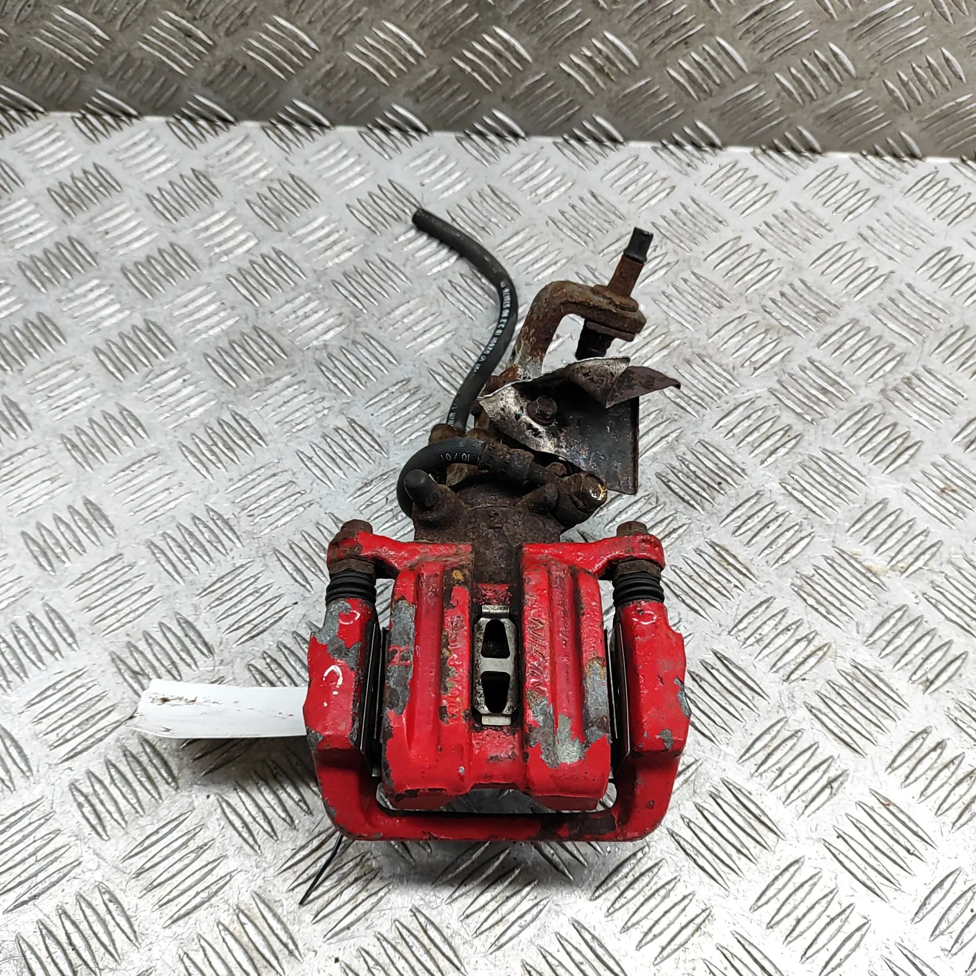 Honda S2000 Brake caliper — rear right Brake caliper — rear right — HONDA S2000 (AP) (...