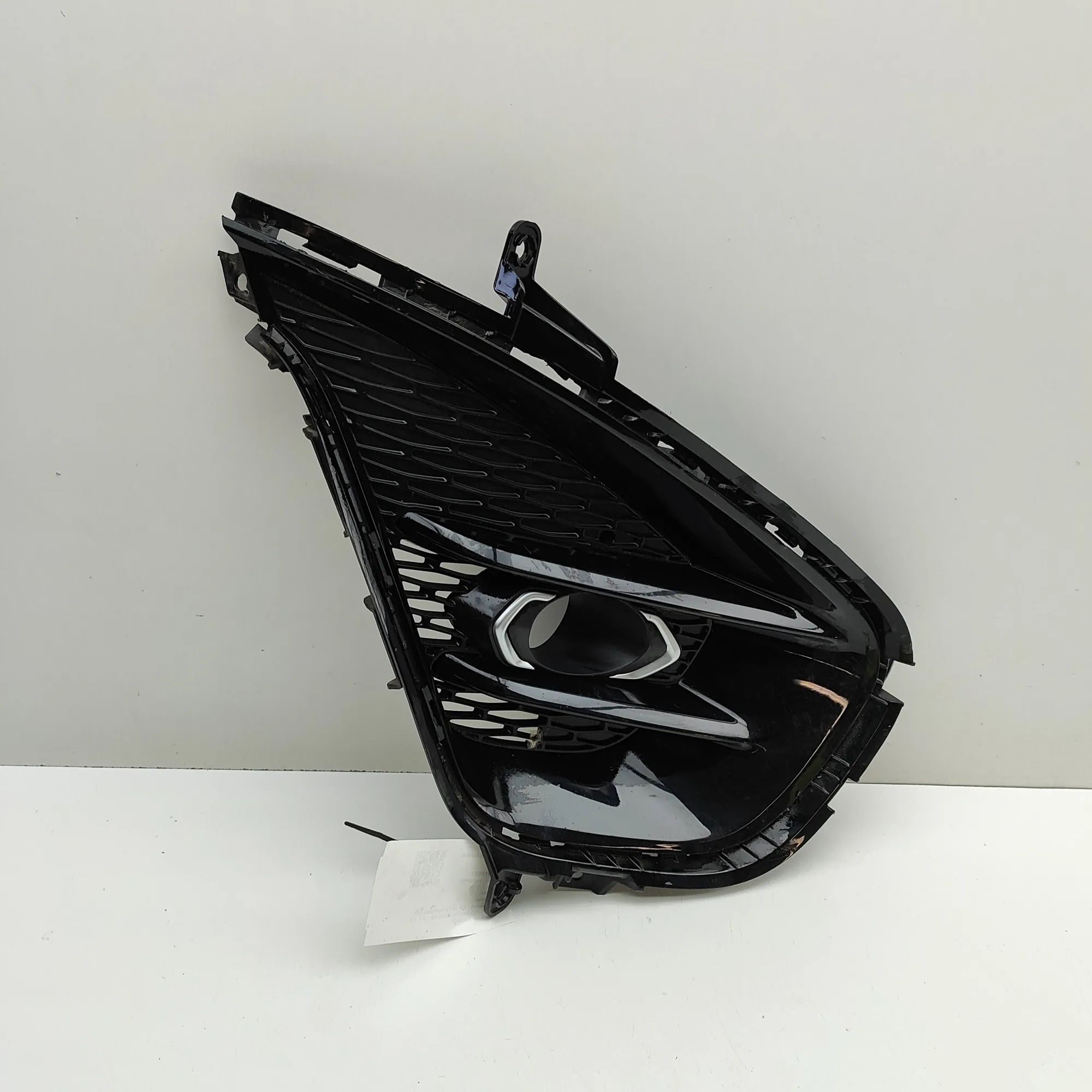 Kia Ceed (CD) Front Right Grill Front Right Grill — KIA CEE\'D (Hatchback CD) (...