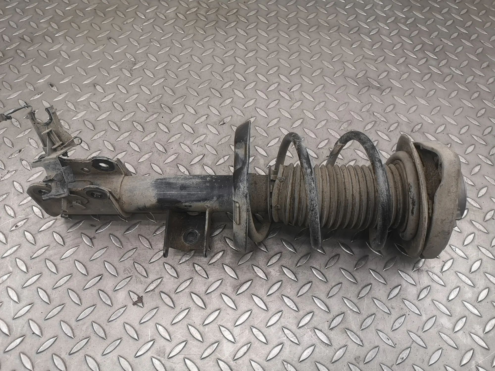 Mercedes-Benz A (W176) Shock absorber — front right Shock absorber — front right — MERCEDES BENZ A-...