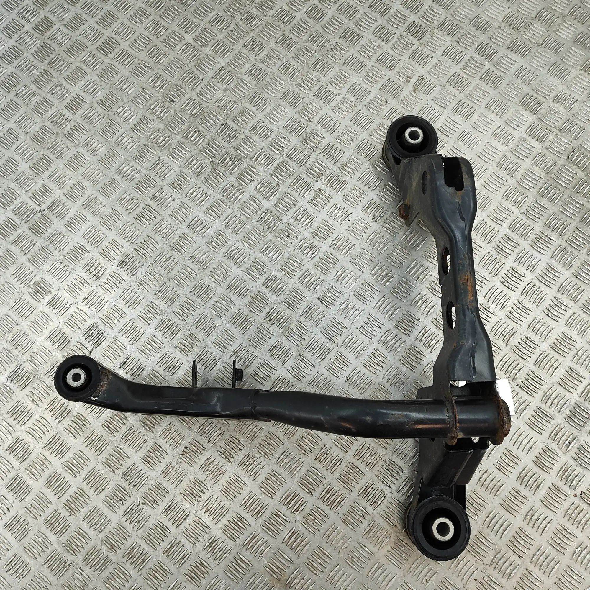 Volkswagen Transporter (T6, Caravelle, Multivan) Rear differential bracket Rear differential bracket — VW TRANSPORTER (VI ...