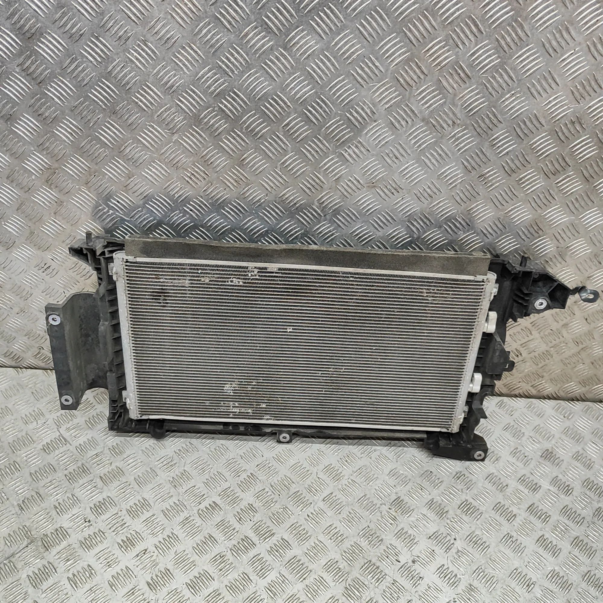 Nissan Leaf A/C Air Con Radiator A/C Air Con Radiator — NISSAN LEAF (ZE1) (2017-...