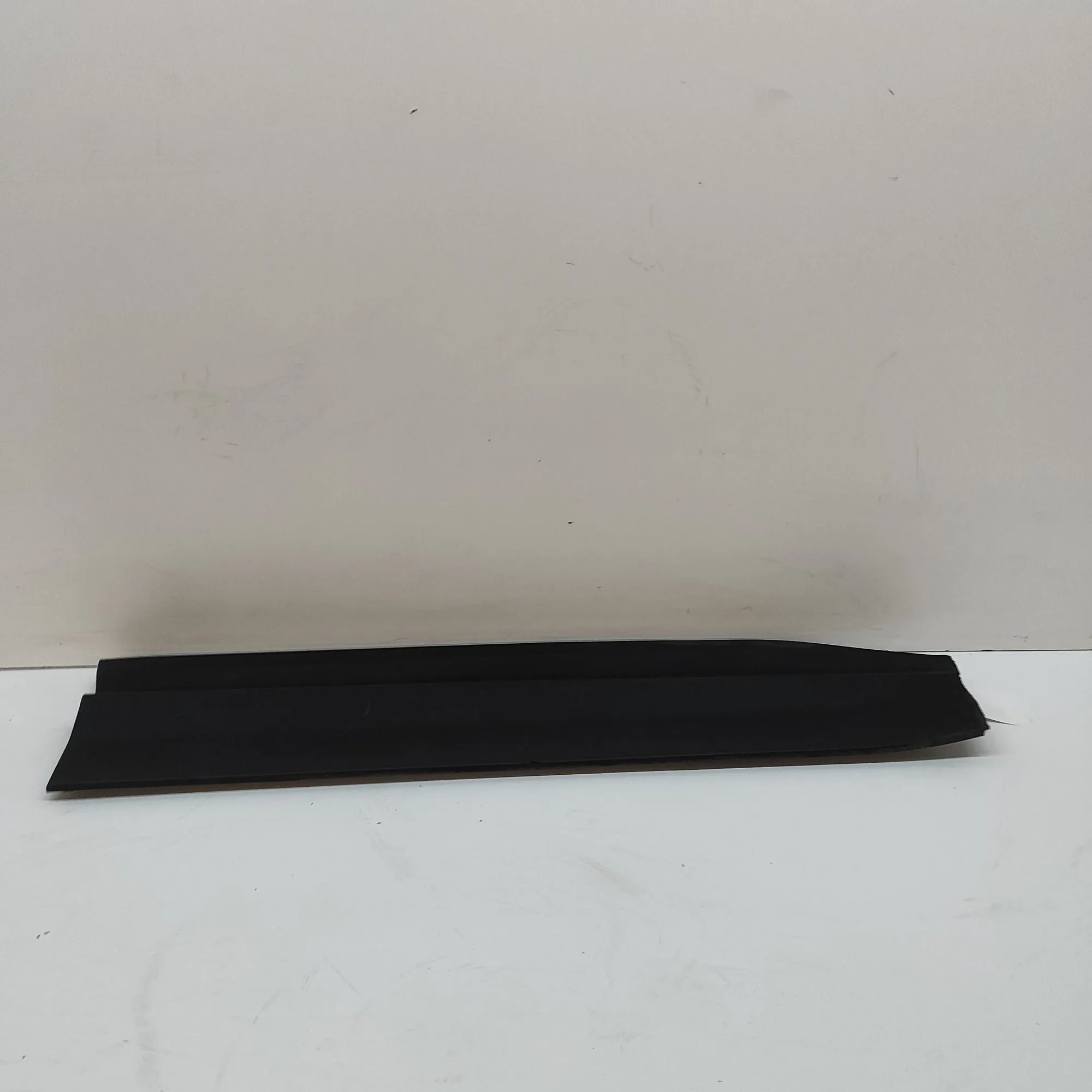 Jeep Avenger Front Left Door Lower Molding Front Left Door Lower Molding — JEEP AVENGER (J...